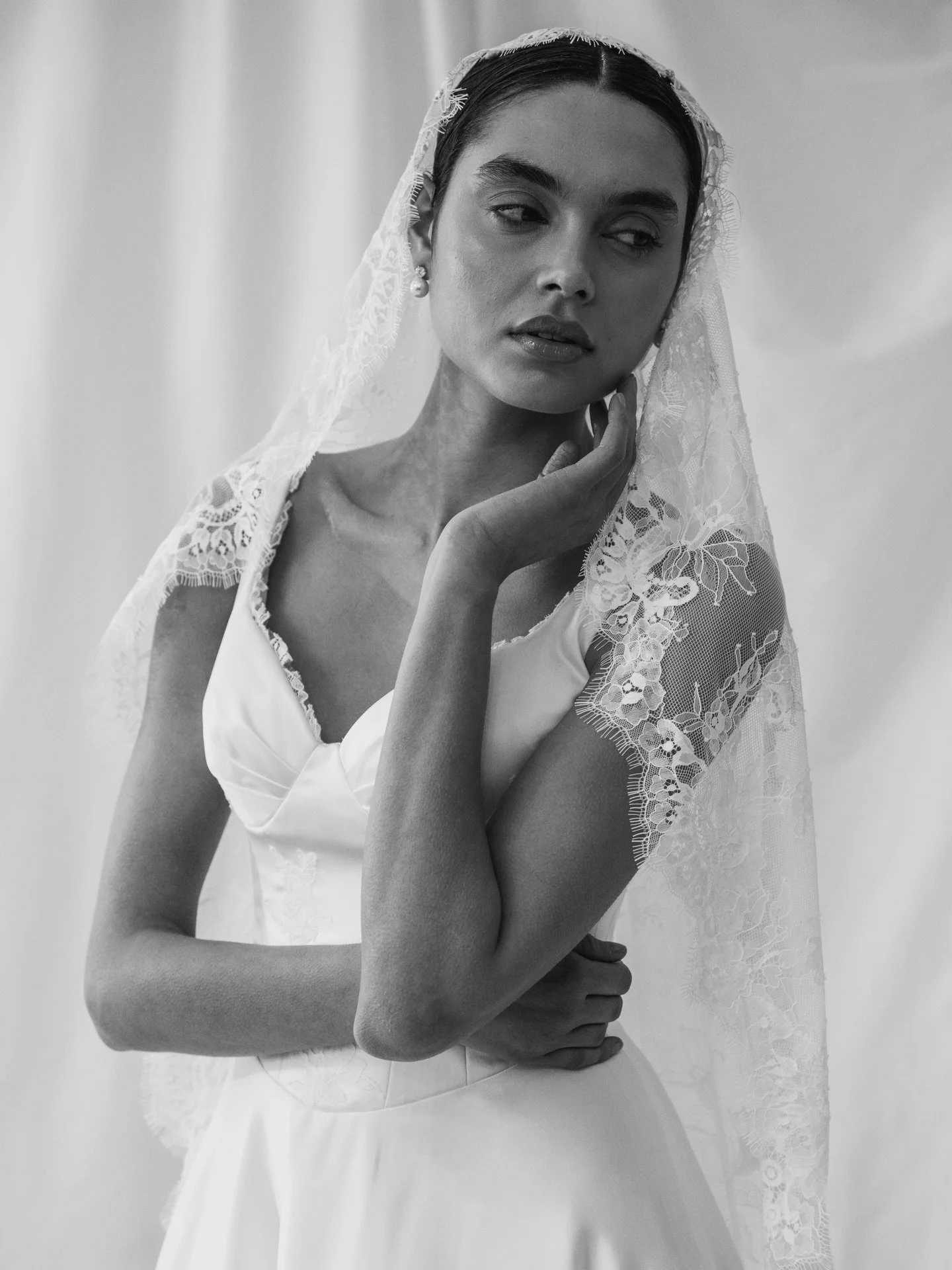 Beautifully crafted. 🪡
Experience the essence of the latest Victorian bridal trend, showcasing a basque waist, exquisite corset, intricate lace placement, and a dramatically designed full skirt.

#lauracarmelbridal #victorianbridaltrend