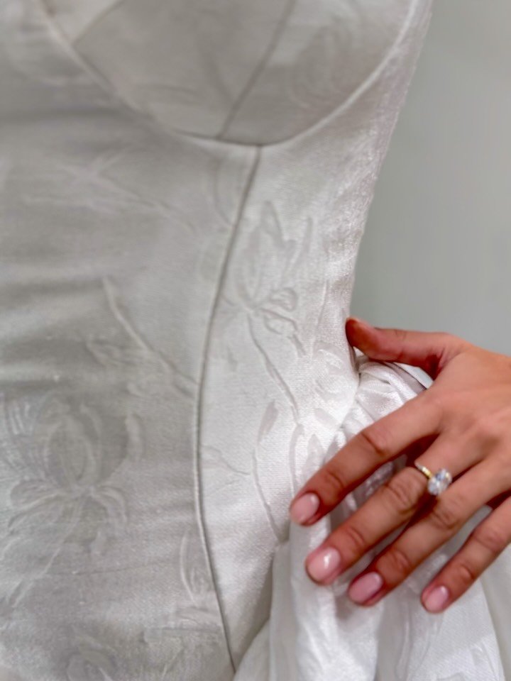 Story ~ now available for fittings. 

#lauracarmelbridal #bespokebridal #luxurybridal #bridallooks