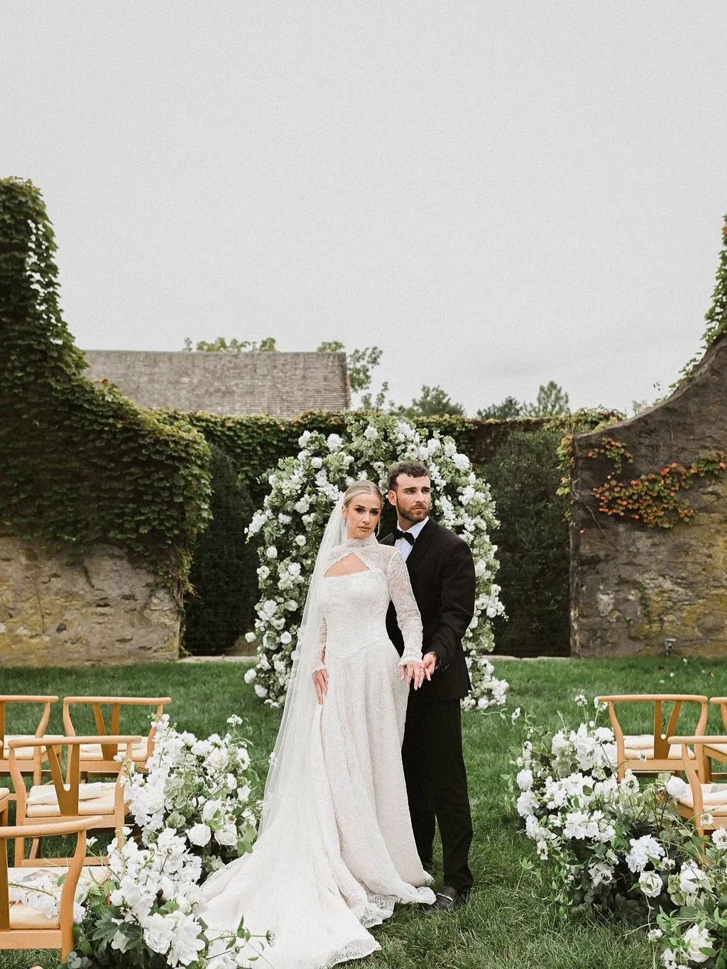 Discover SOUL

Captured so incredibly beautifully by @lindseymareephotography. Thank you @lovelybridephilly for helping to make this happen. 

Creative Team:

Photographer @lindseymareephotography 
Venue @thehighlandsmansion 
Content Creator @bykenna