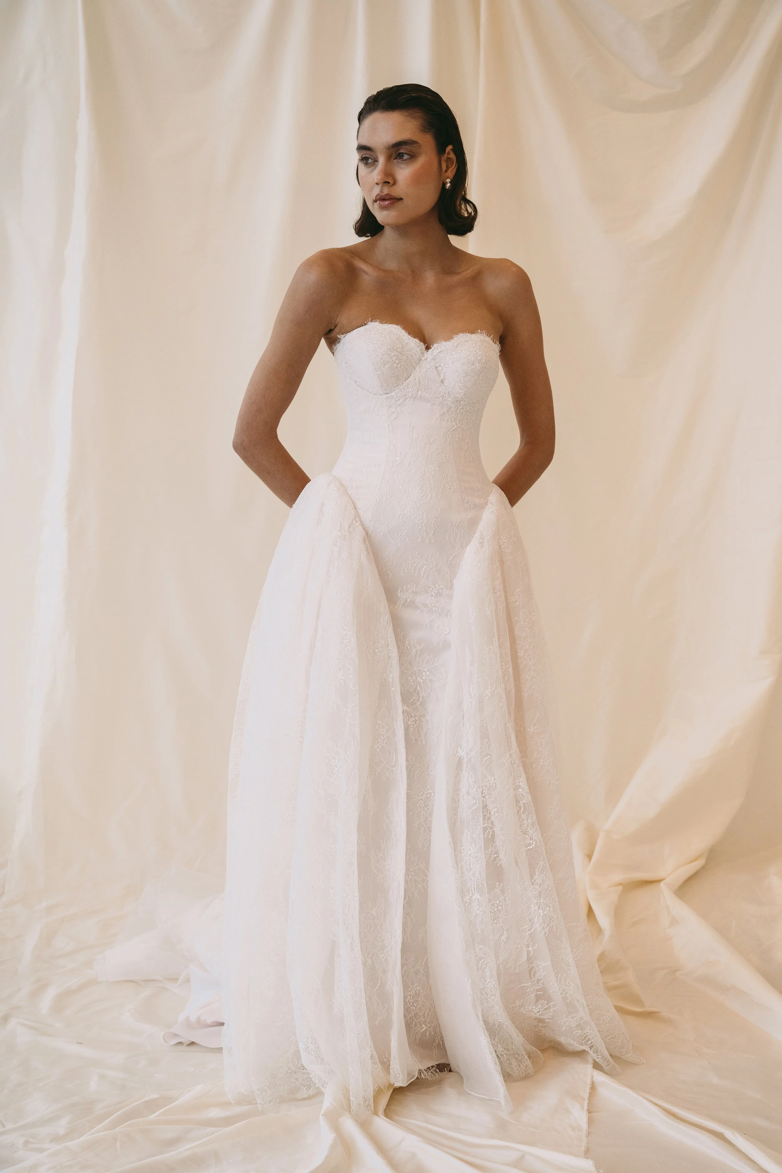 moon-strapless-lace-wedding-dress-no-waist-seam.jpg