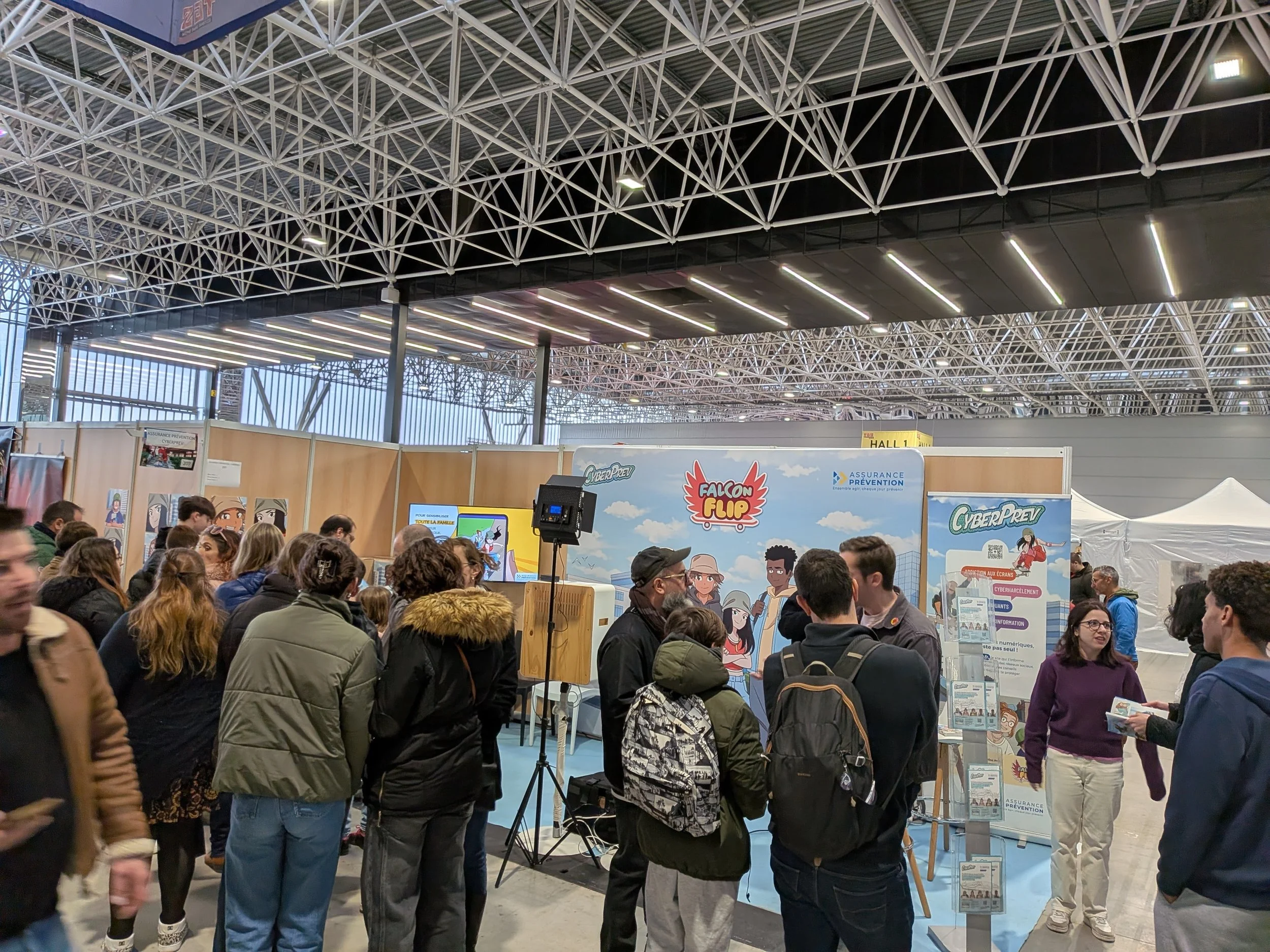Agence Pastelle - Assurance Prévention, CyberPrev, Falcon Flip, Toulouse Game Show, addiction aux écrans, le cyberharcèlement, le contenu choquant et la désinformation.