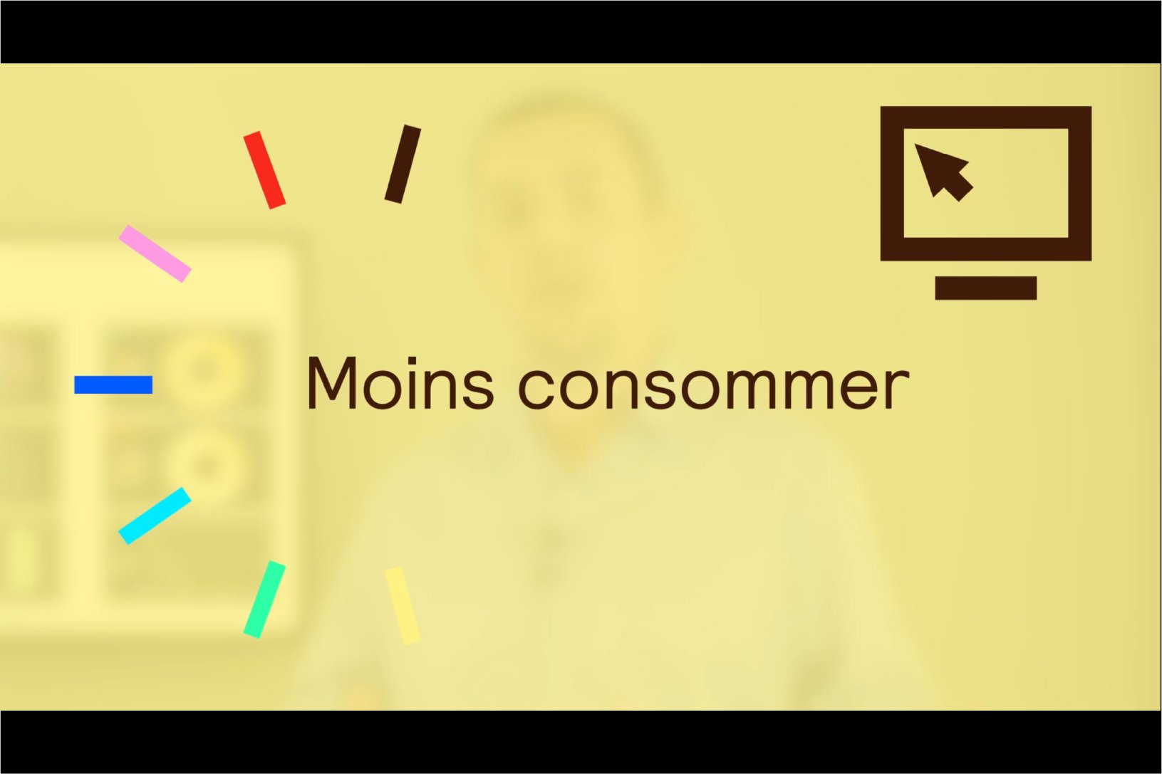 Capture d'écran d'une présentation avec le texte "Moins consommer" au centre, fond jaune, icône d'écran d'ordinateur dans le coin supérieur droit, et bande colorée arc-en-ciel sur le côté gauche.