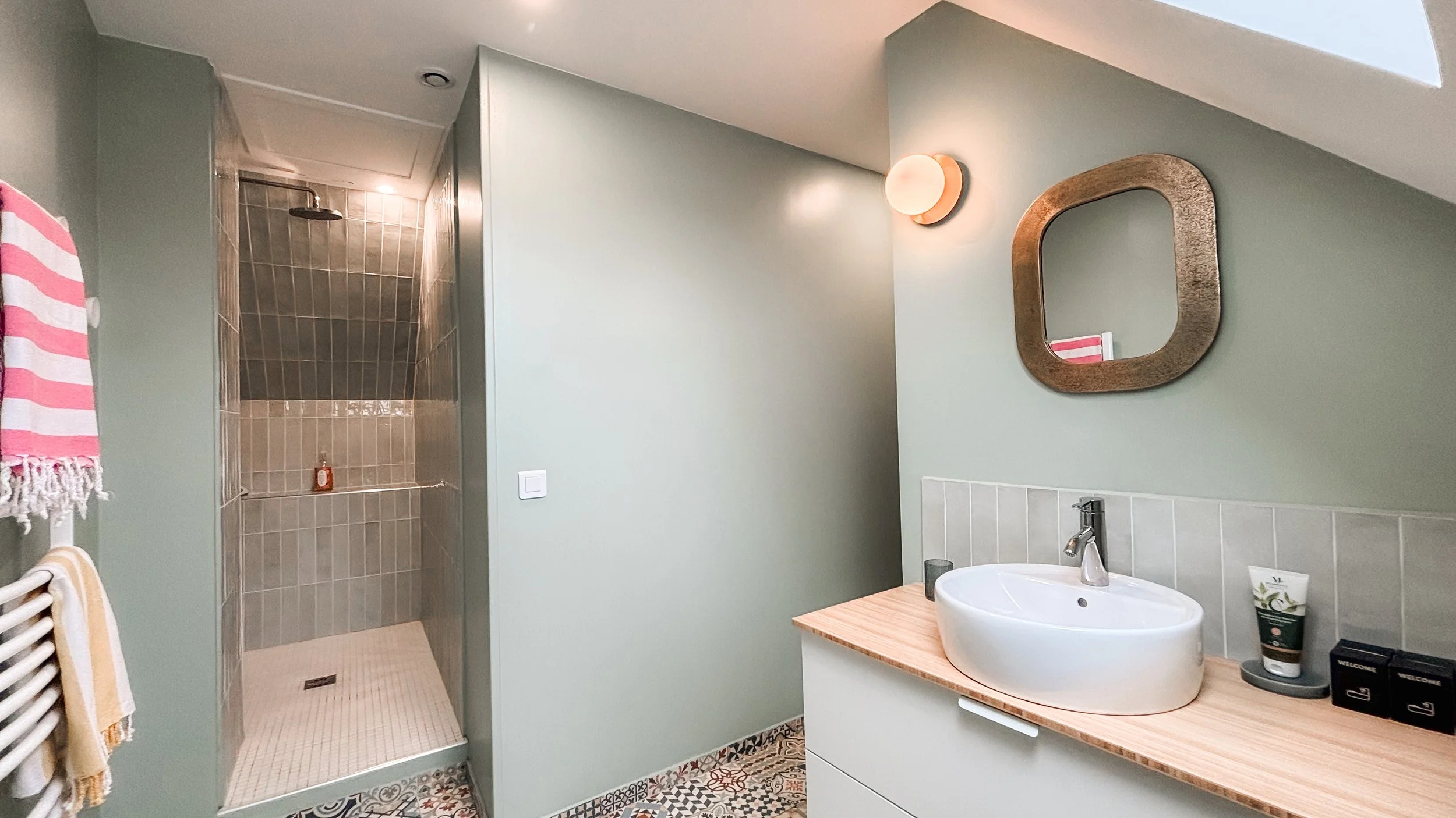 La salle de douche au 1er étage