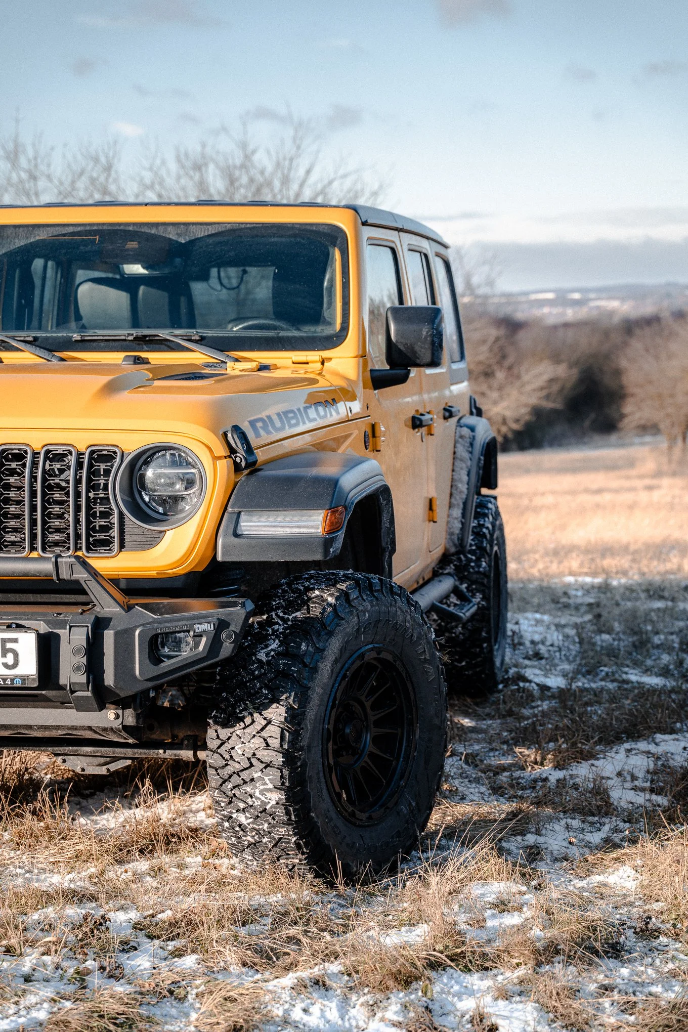 Žlutý Jeep Wrangler Rubicon s OMU nárazníkem