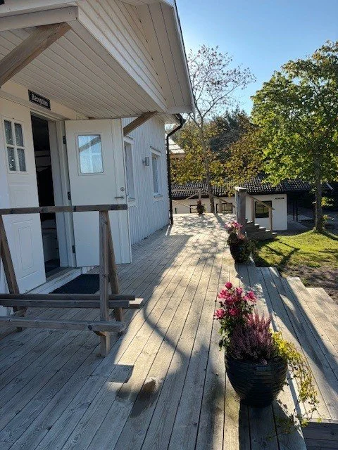 lodge ute sommar.jpg