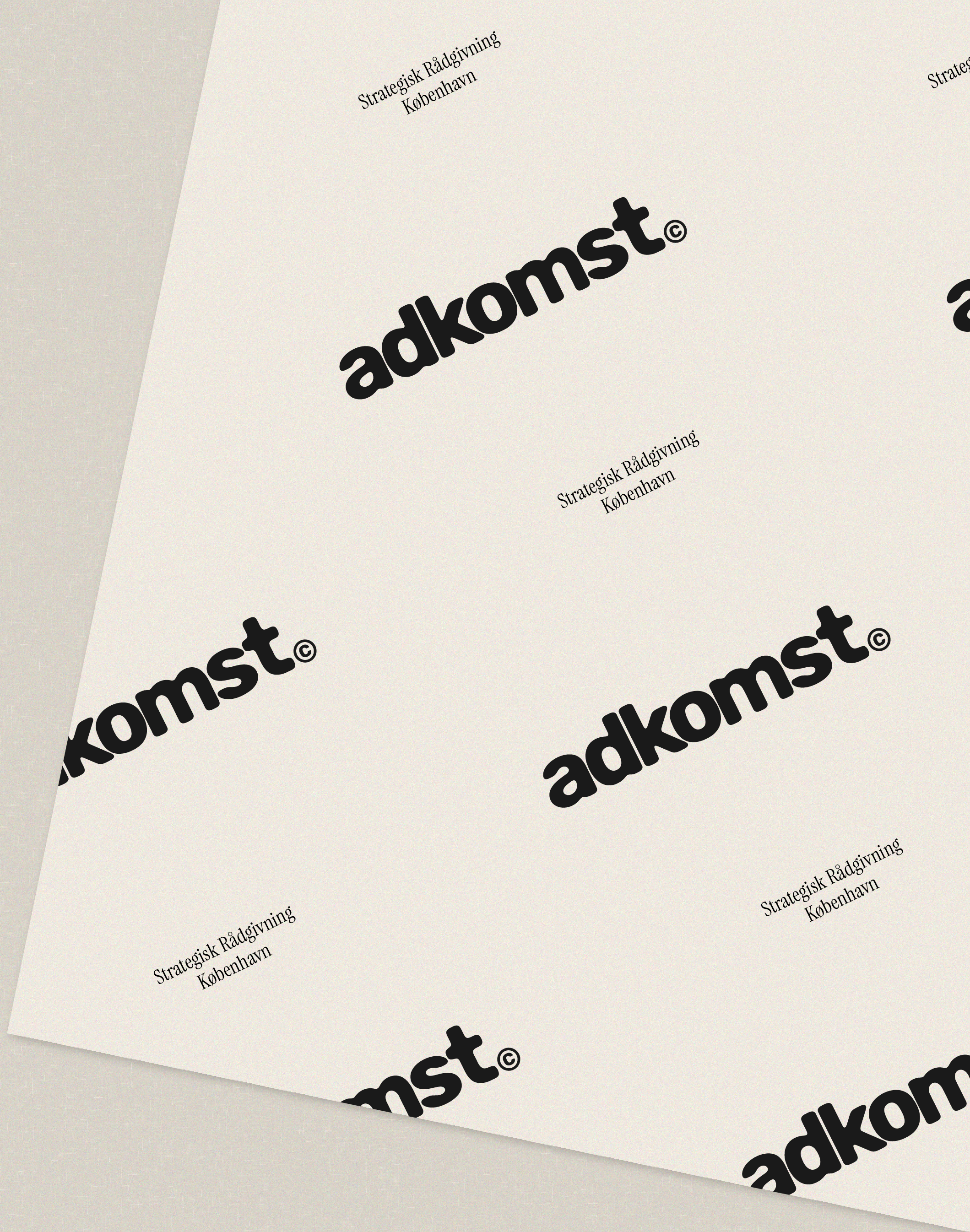 Visuel identitet og logodesign for virksomheden Adkomst, der tilbyder Strategisk Rådgivning København.