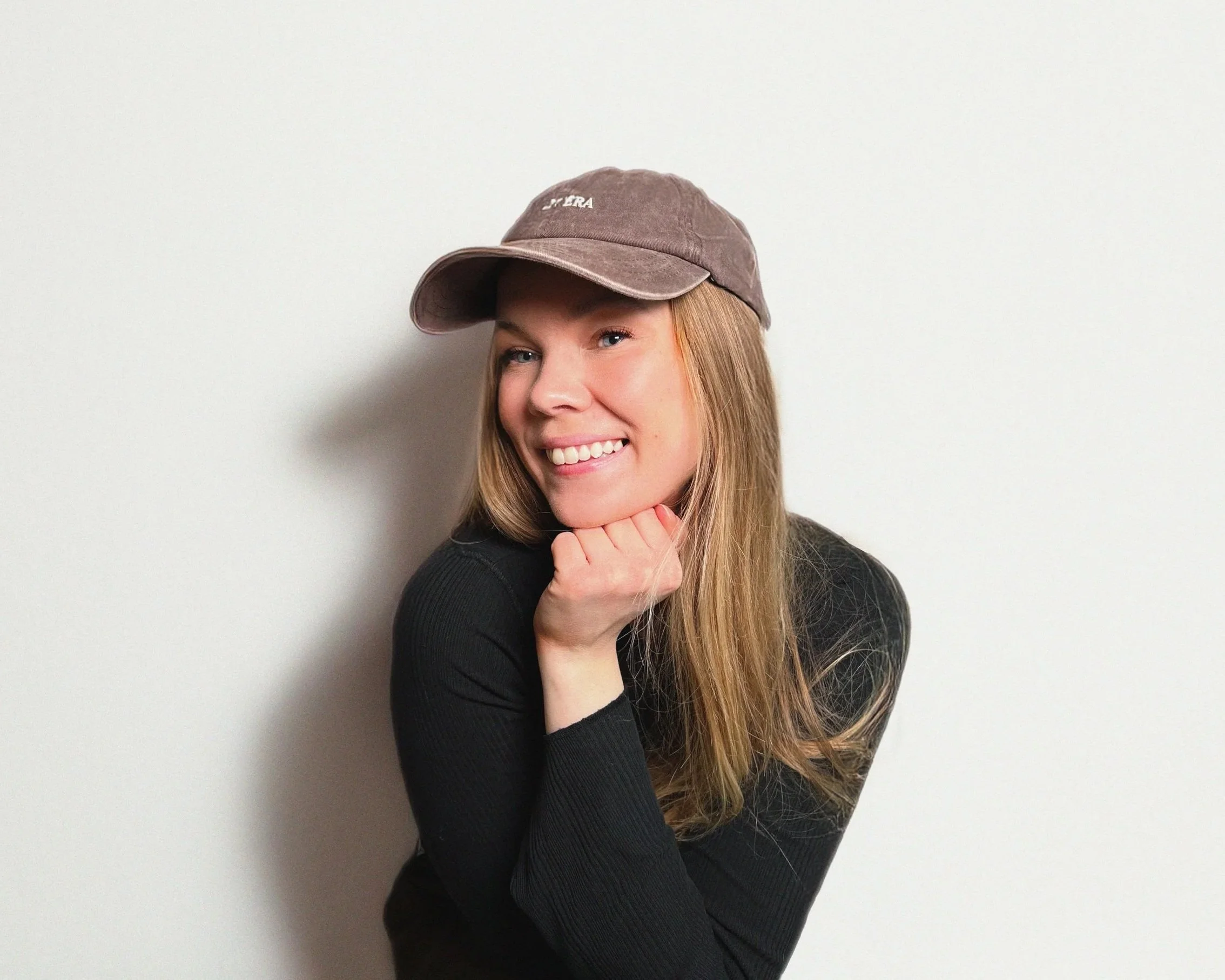 Freelance grafisk designer. Specialiseret i professionelle visuelle identiteter og hjemmesider