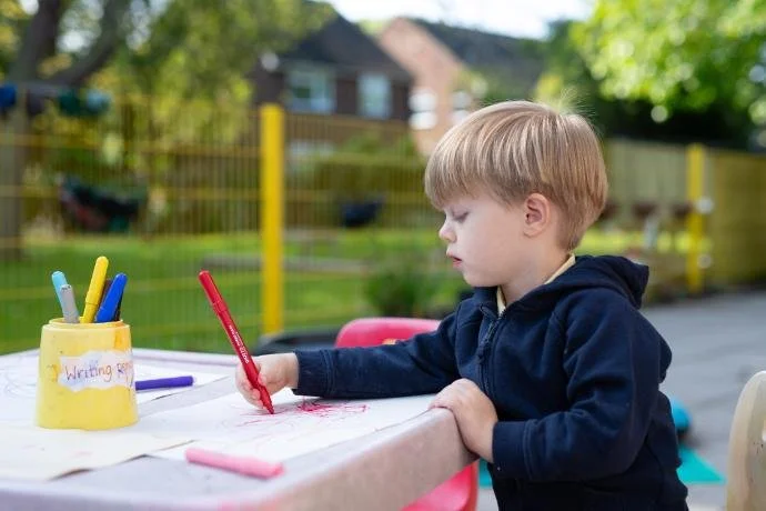 child-outside-preschool-arts-crafts-drawing-sidcup.jpg