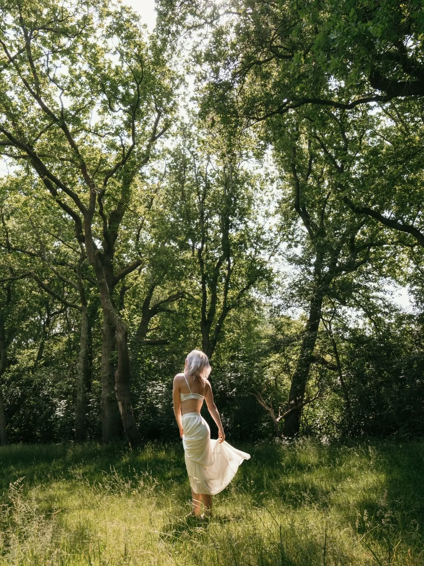 One with nature 🍃

​Een keer iets heel anders dan mijn gebruikelijke lifestyle shoots: een moment van pure self-love. Deze sessie draaide volledig om het vinden van rust bij jezelf en genieten van de zon en de natuur 🌿 

​Soms heb je het even nodig