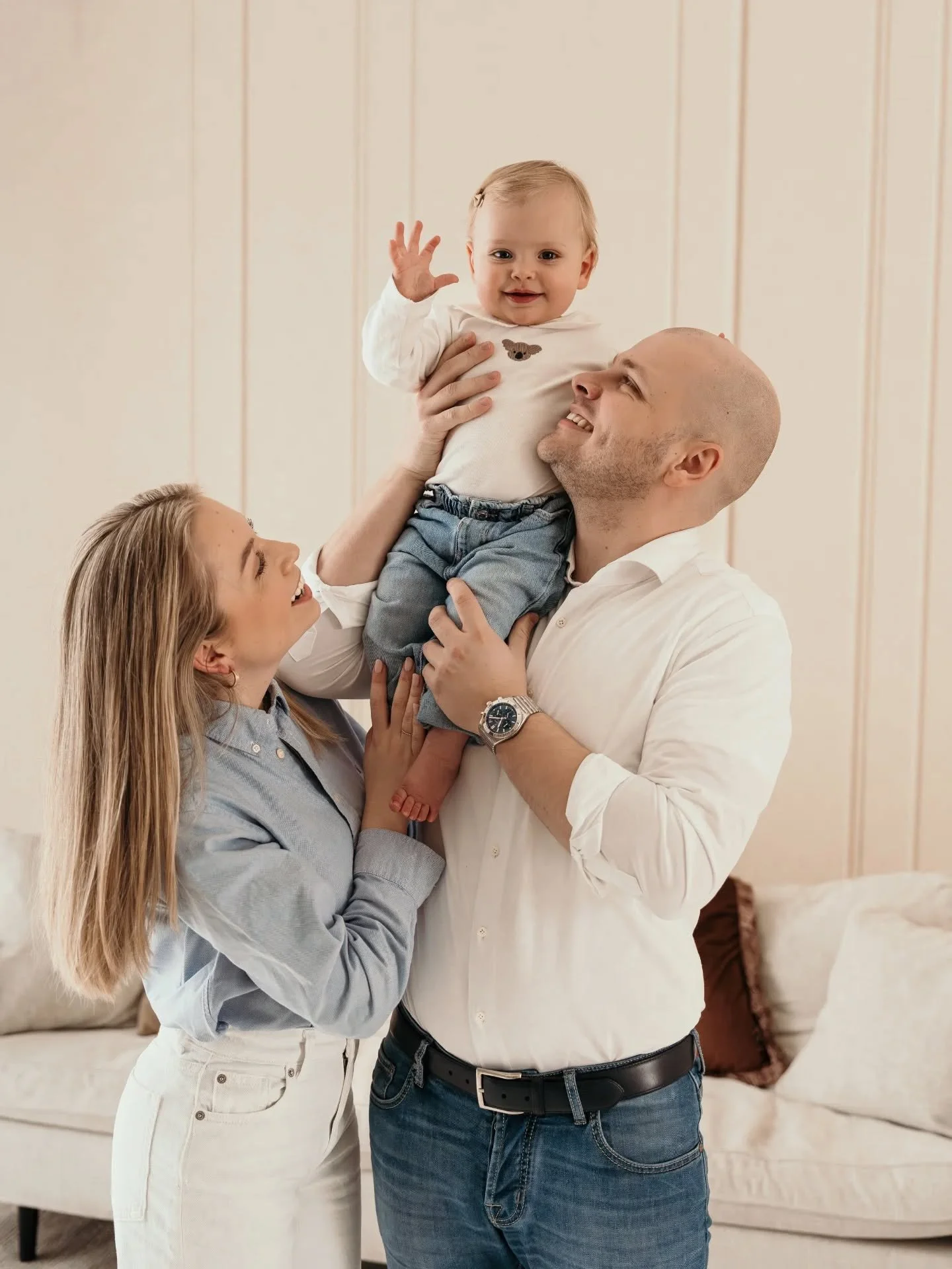 'Wat als mijn kind niet lacht op de foto?' 🫣

Ik zie het vaker gebeuren: de kleding is perfect uitgekozen, de locatie is prachtig, maar de kleinste sterren van de show hebben er simpelweg geen zin in. 😅 Geen lachje kan er vanaf, een pruillip is dic