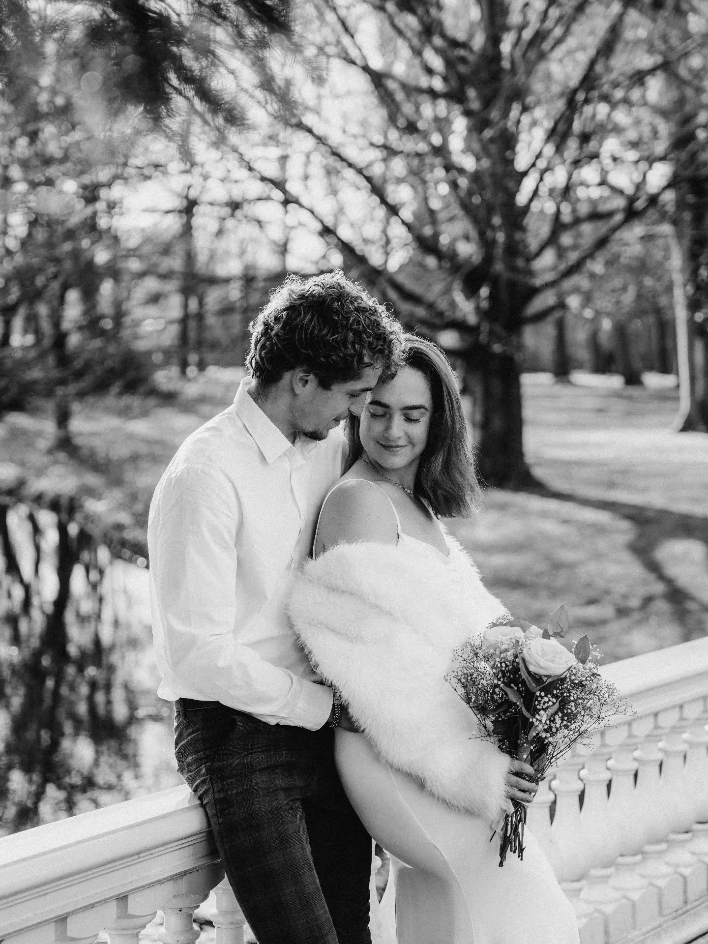 ​Nog eentje om bij weg te dromen uit deze bruidsserie 🤍

​Ik vind het belangrijk dat jullie een compleet verhaal van jullie dag ontvangen. Daarom bewerk ik alle foto&rsquo;s met zorg in kleur. Maar soms vertelt een foto in zwart-wit net even meer...