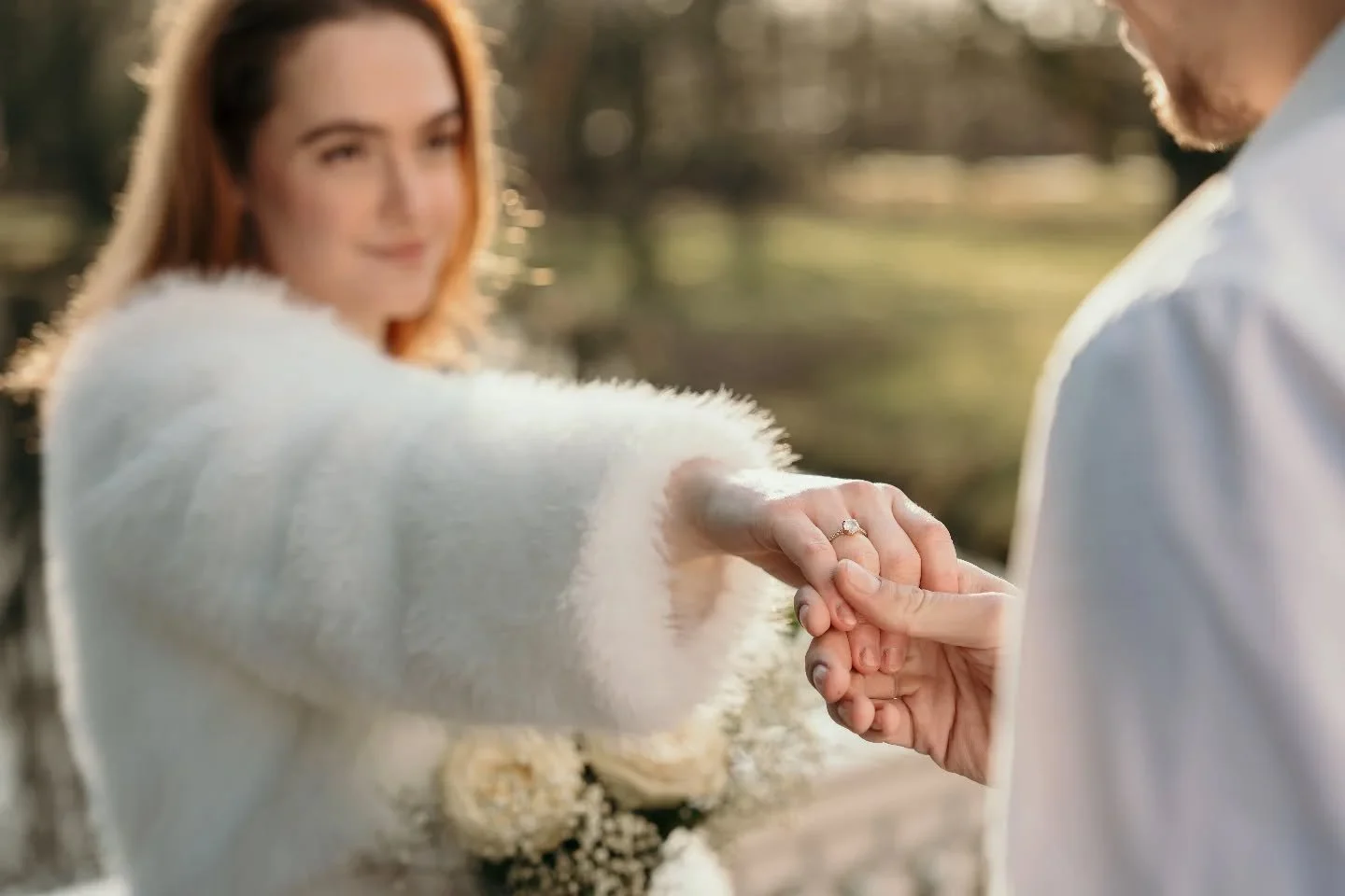 Gisteren deelde ik hoe een kennismaking eruitziet met mij als bruidsfotograaf, maar wat kan je precies verwachten? 📸

Ik vind het belangrijk dat jullie je vanaf moment een ontspannen voelen en dat we elkaar leren kennen. Ik ben immers de hele dag aa