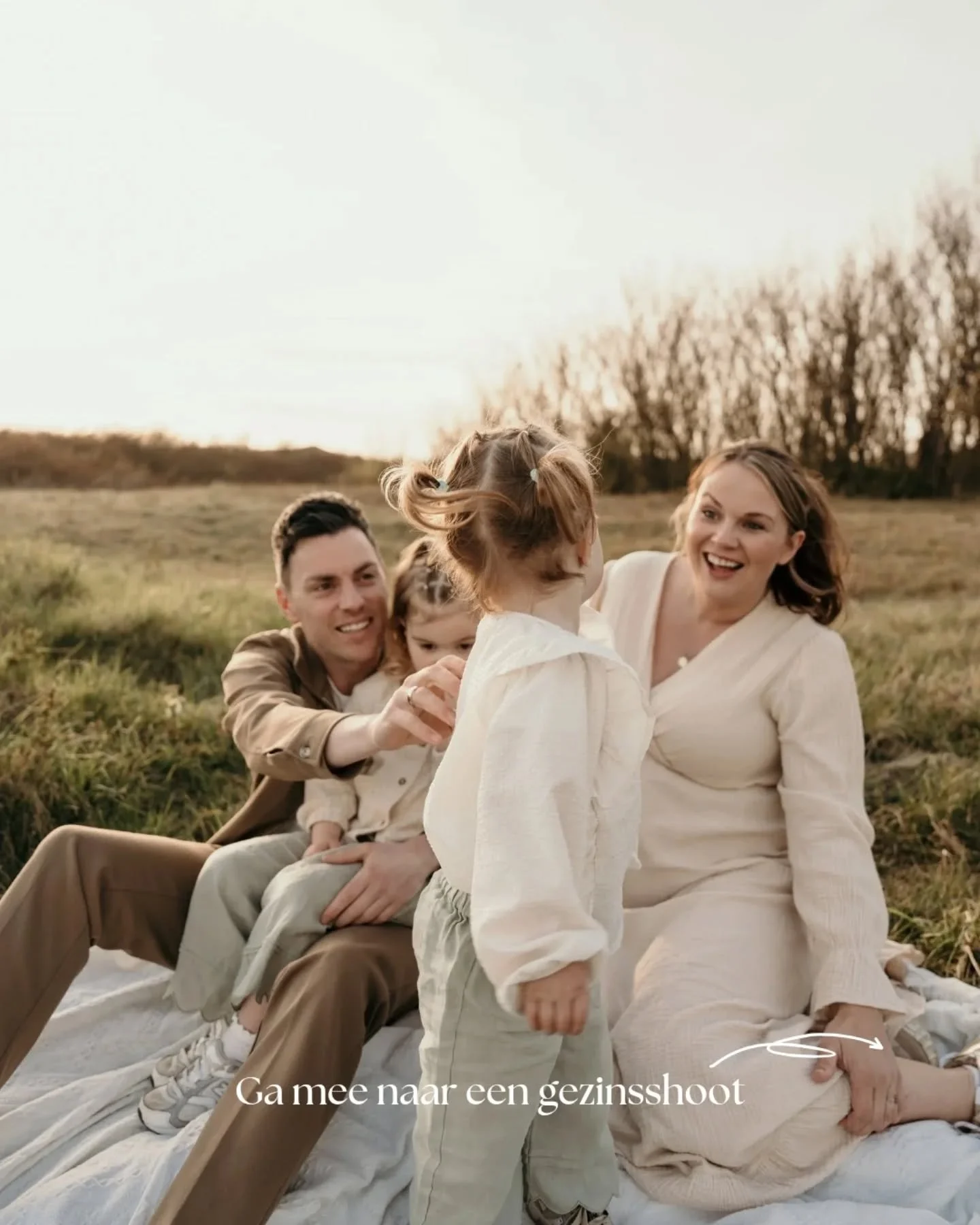 Workflow is everything! ⚡️Ik neem jullie mee naar de shoot van afgelopen zondag 👉🏻 slide door de foto's om te zien hoe ik te werk ga!

Achter elke fotoshoot, zit een proces waar je als klant vaak maar een klein deel van ziet. Het begint al uren van