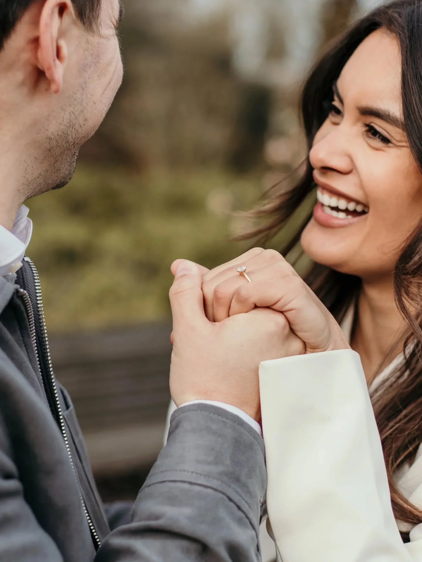Throwback naar mijn eerste verlovingsshoot! 💍

Deze foto blijft heel speciaal voor mij. Het symboliseert een prachtig begin van een reis die me vandaag iets heel bijzonders brengt: mijn eerste bruiloft als fotograaf! ❤️

De tassen zijn gepakt, batte