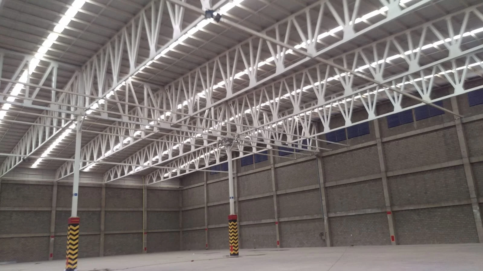 Oranssi carpenter using bench saw