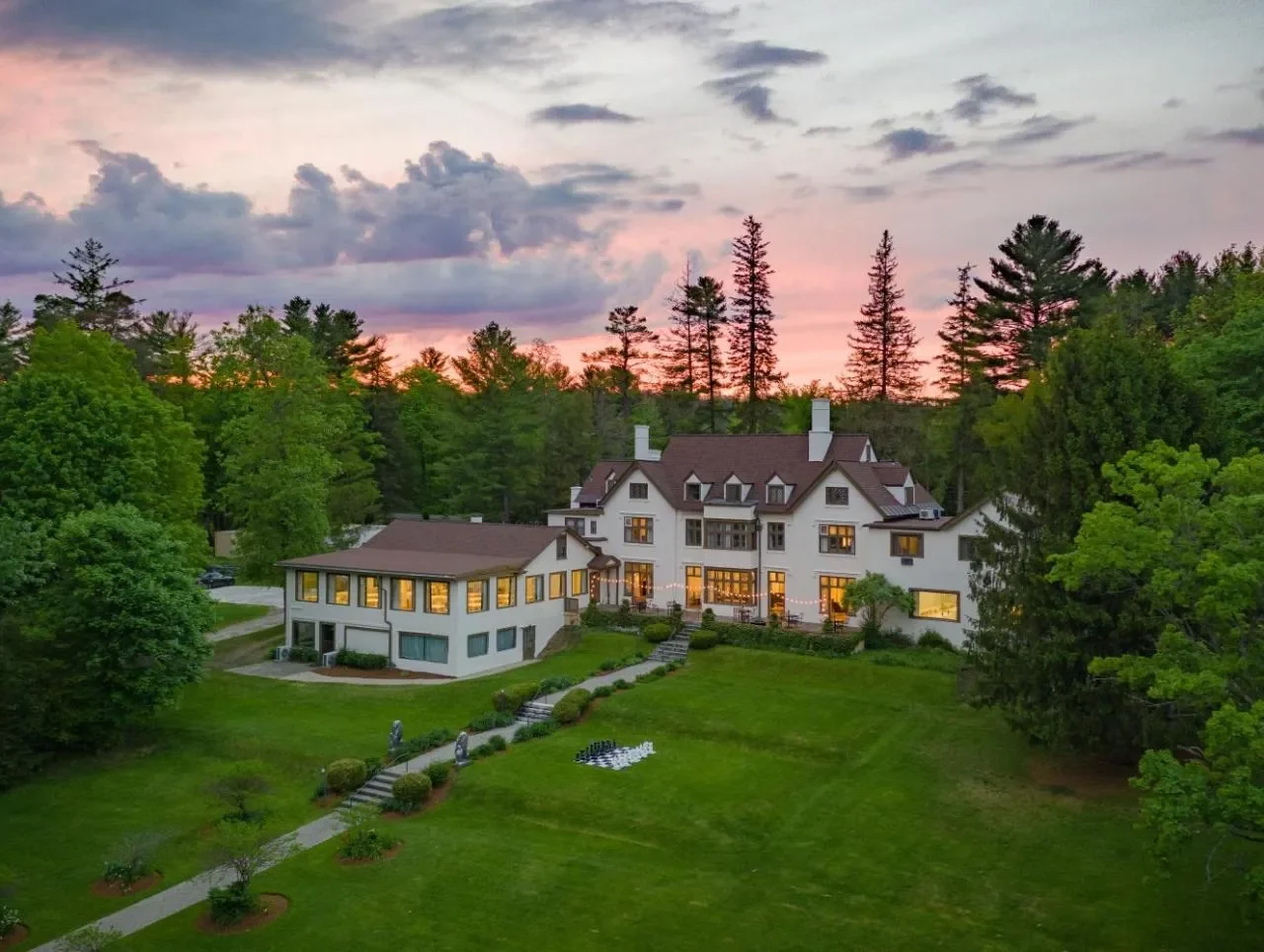 Seven Hills Inn Exterior