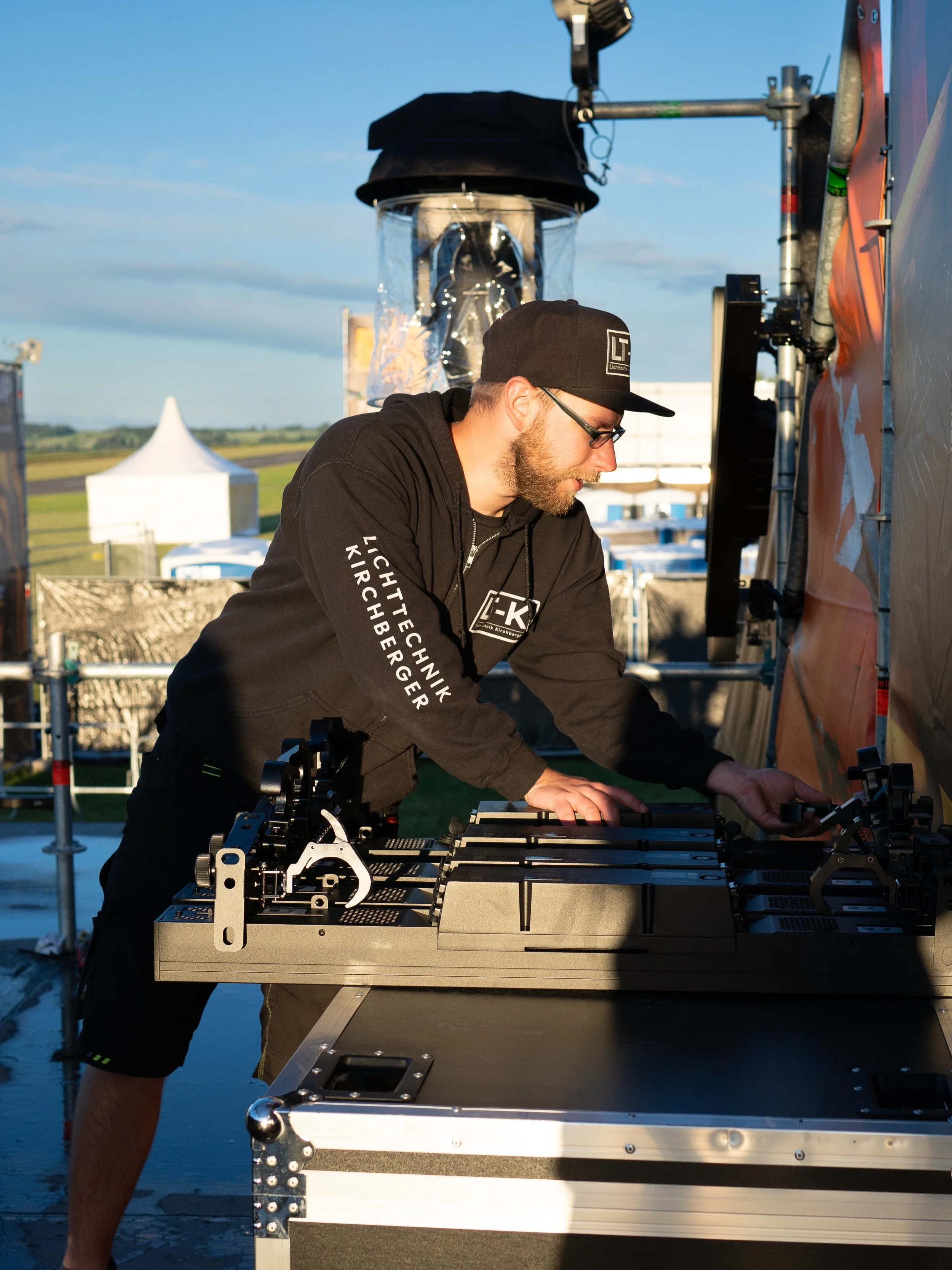 ❌ Full force at the Airbase.☠️
Shoutout to @infinitymusictour for keeping the crew going during the setup week.🚨
.
.
#kickforce #kickforcefestival #hardstyle #airbase