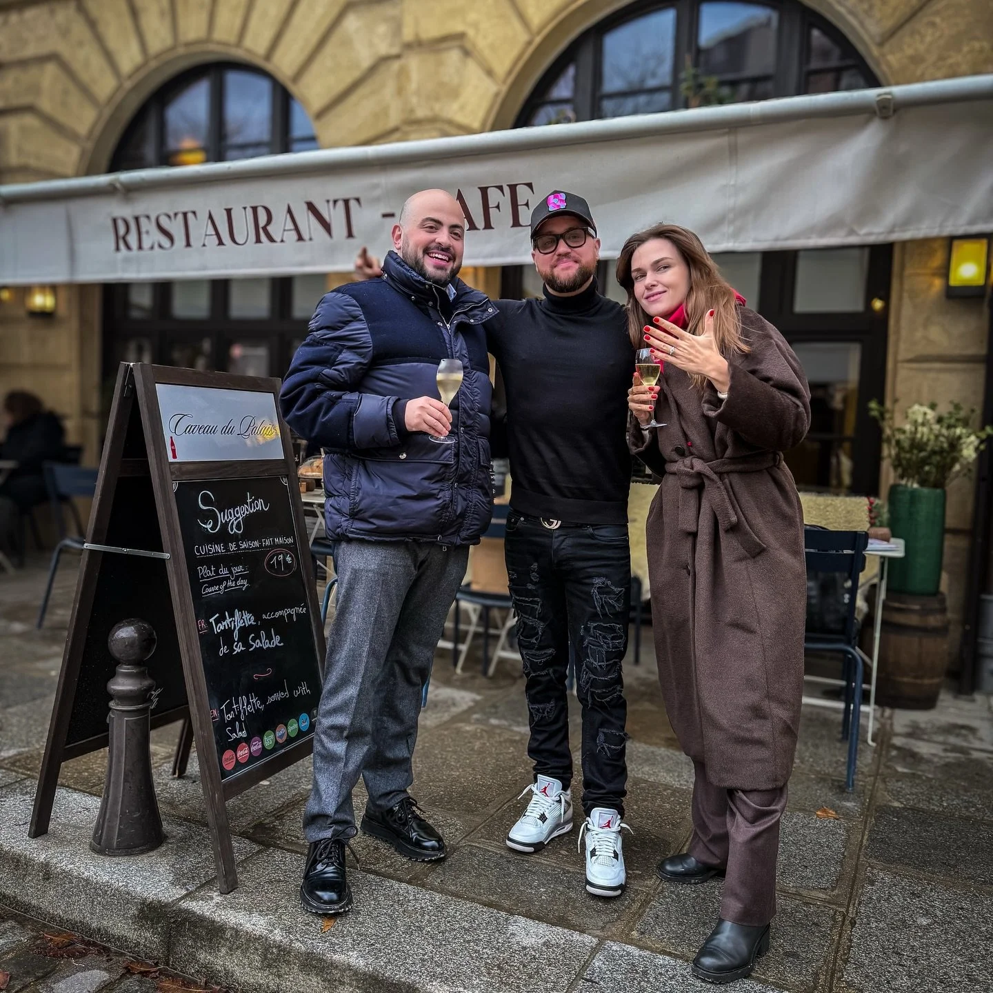 The Proposal- This weekend I traveled to Paris to help @max_shap propose to his now fianc&eacute;e @gggxt_03 

I first met max at the magicians Table this year where I performed for him and his partner. A week after Max reached out with an idea askin