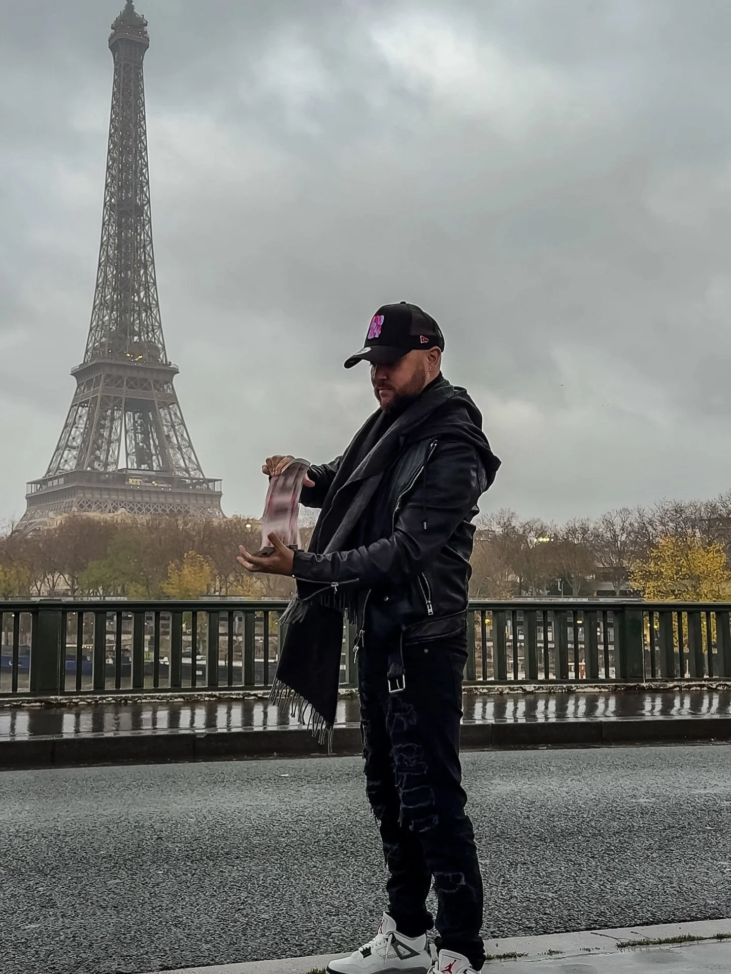 From Paris with ❤️ 

📸 @bax.paris.photographer 

#magic #paris #france #theproposal