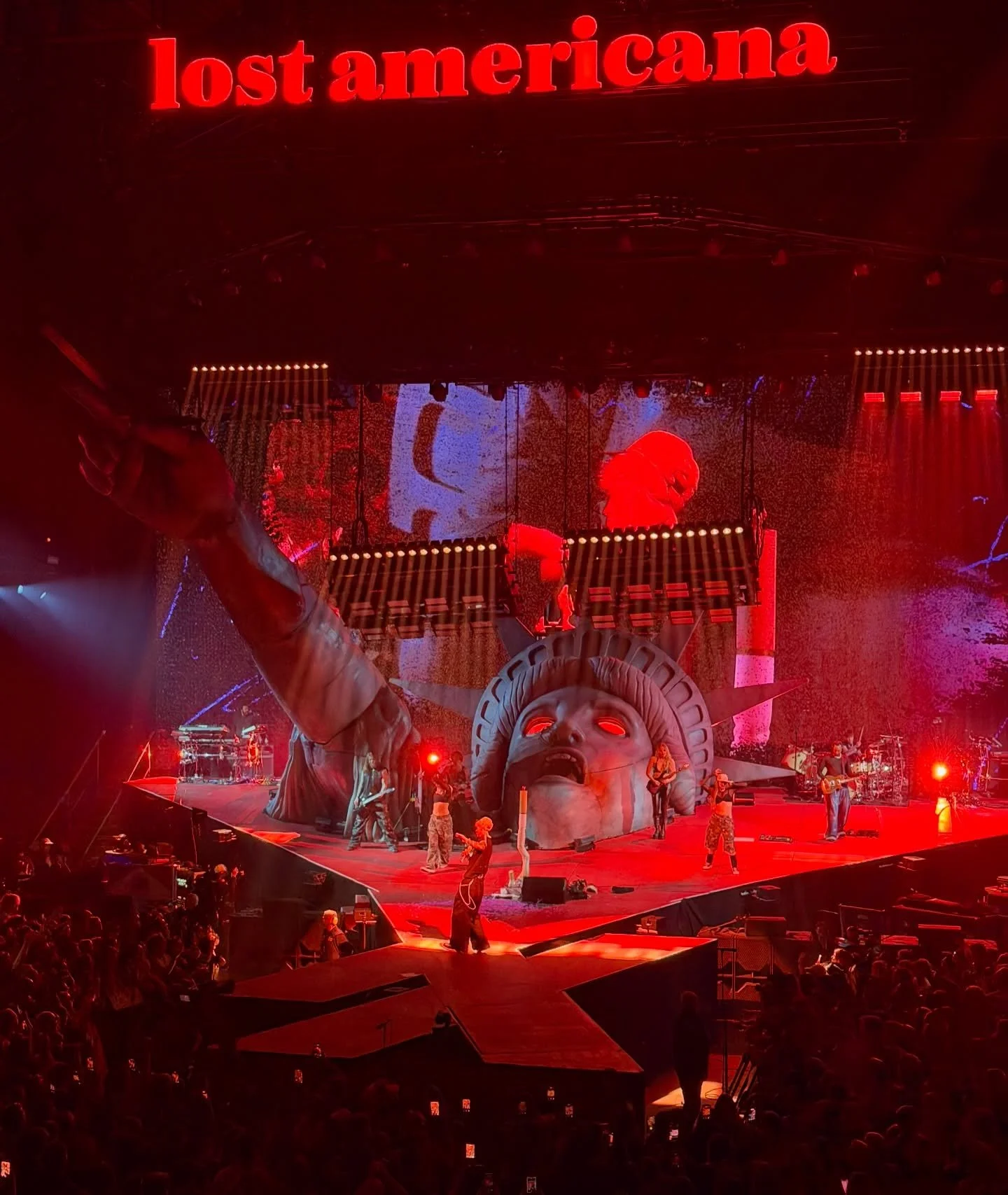 @machinegunkelly Lost Americana European tour in Dublin was sick. Thank you to @threeireland @theinfluenceroomofficial for hooking us up with the best seats in the house and the amazing hospitality 🙏🏼 #MGK #machinegunkelly #lostamericanatour