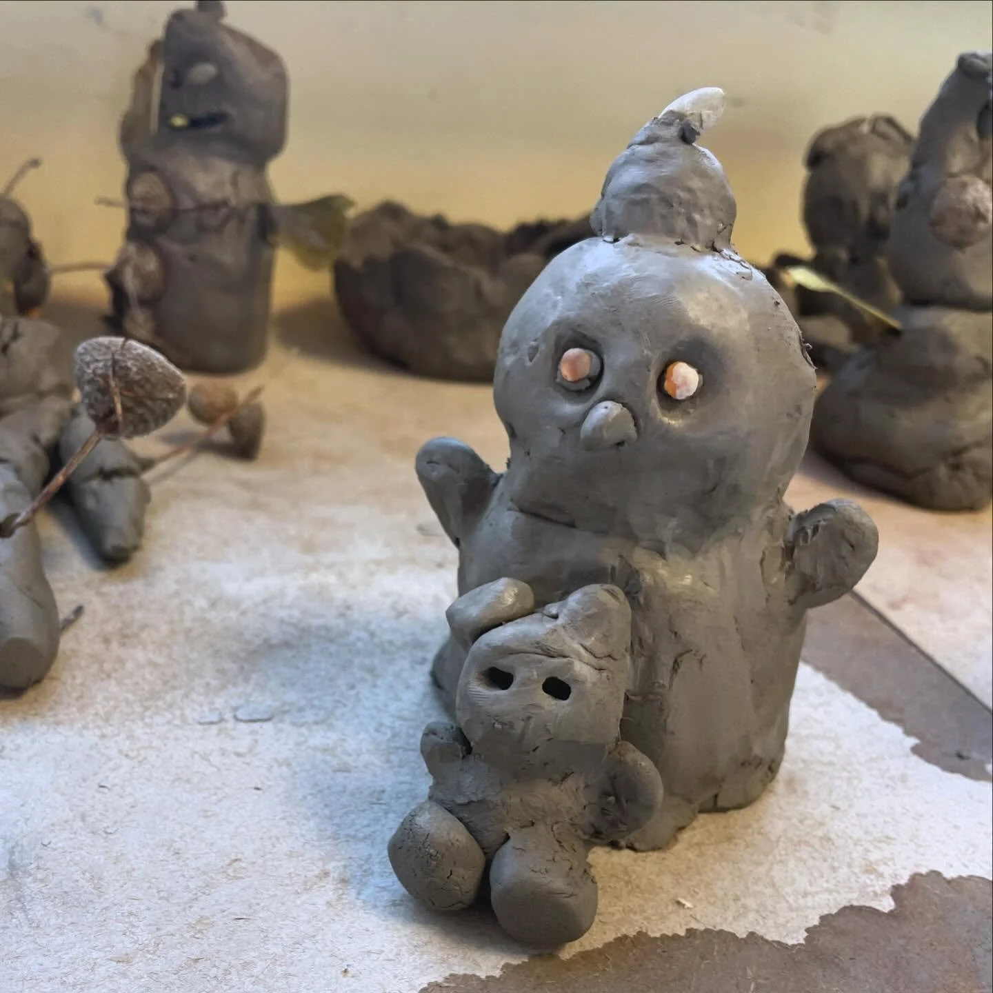 Witchy work by 2nd class 🐌🌱🌾🦉✨
What would a creature who created the animals look like? Inspired by 𝘛𝘩𝘦 𝘊𝘳𝘦𝘢𝘵𝘪𝘰𝘯 𝘰𝘧 𝘵𝘩𝘦 𝘉𝘪𝘳𝘥𝘴 by Remedios Varo