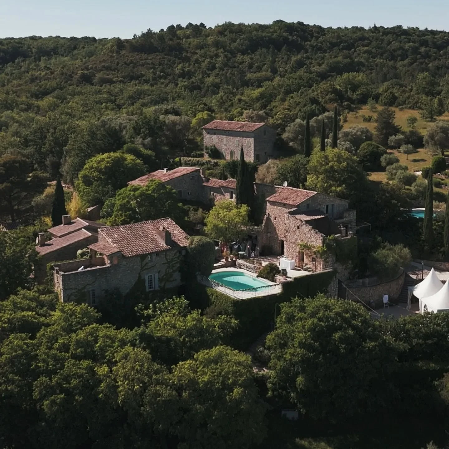 A collection of postcard moments from Victoria and Ben's beautiful destination wedding in France 🇫🇷

___

Bride - @victoriathurstan
Groom - @ben.thurstan
Photographer - @samanthadavisphotography
Venue - @domaineduclosdhullias
Planner - @peachesandc