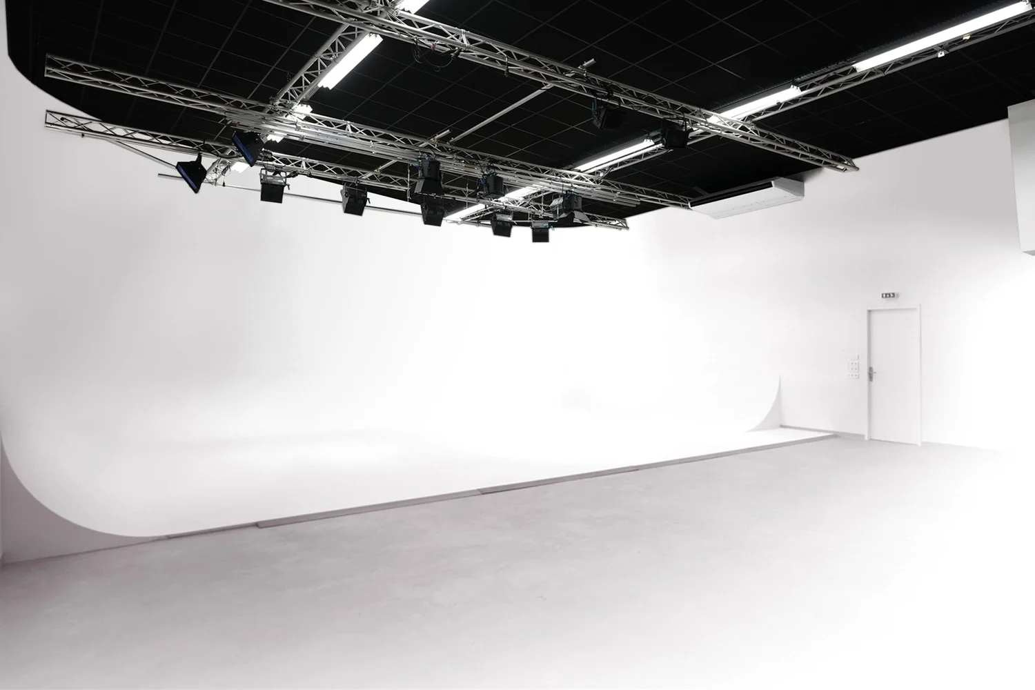 Curiosity Studio | Réservez votre studio maintenant