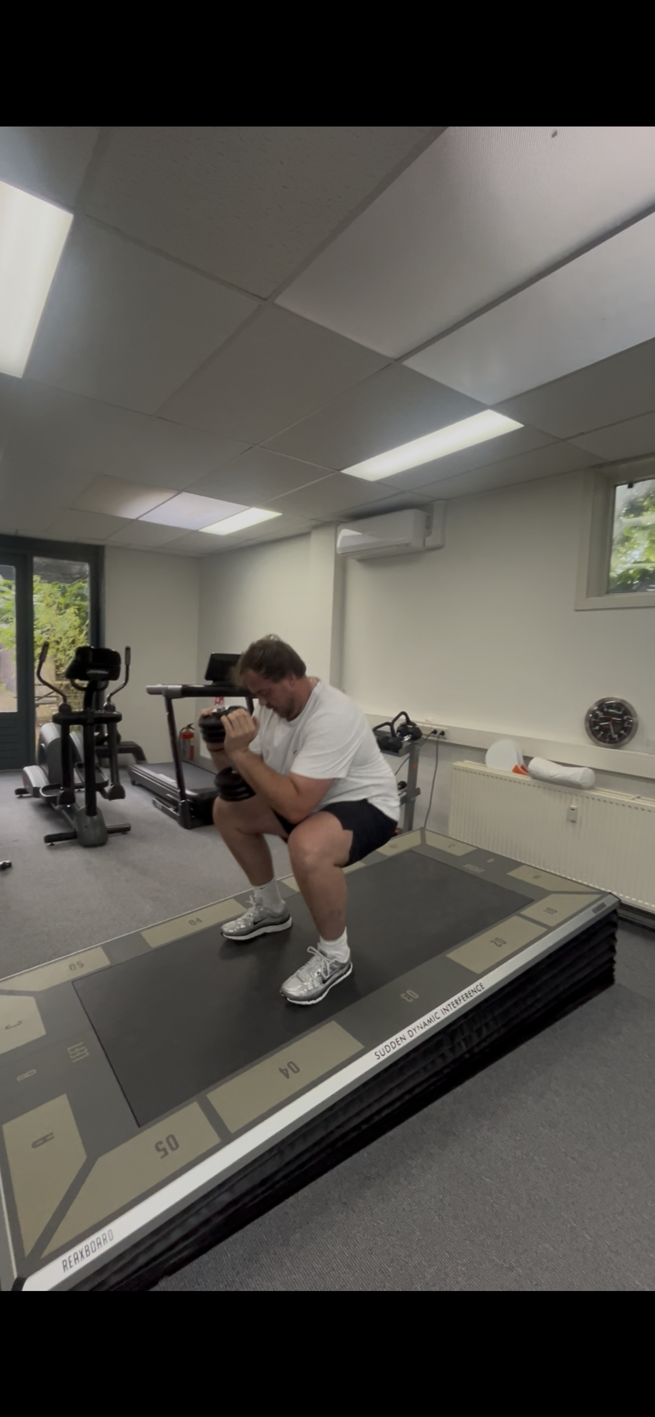 Waarom te weinig eten en te veel trainen je resultaten saboteert