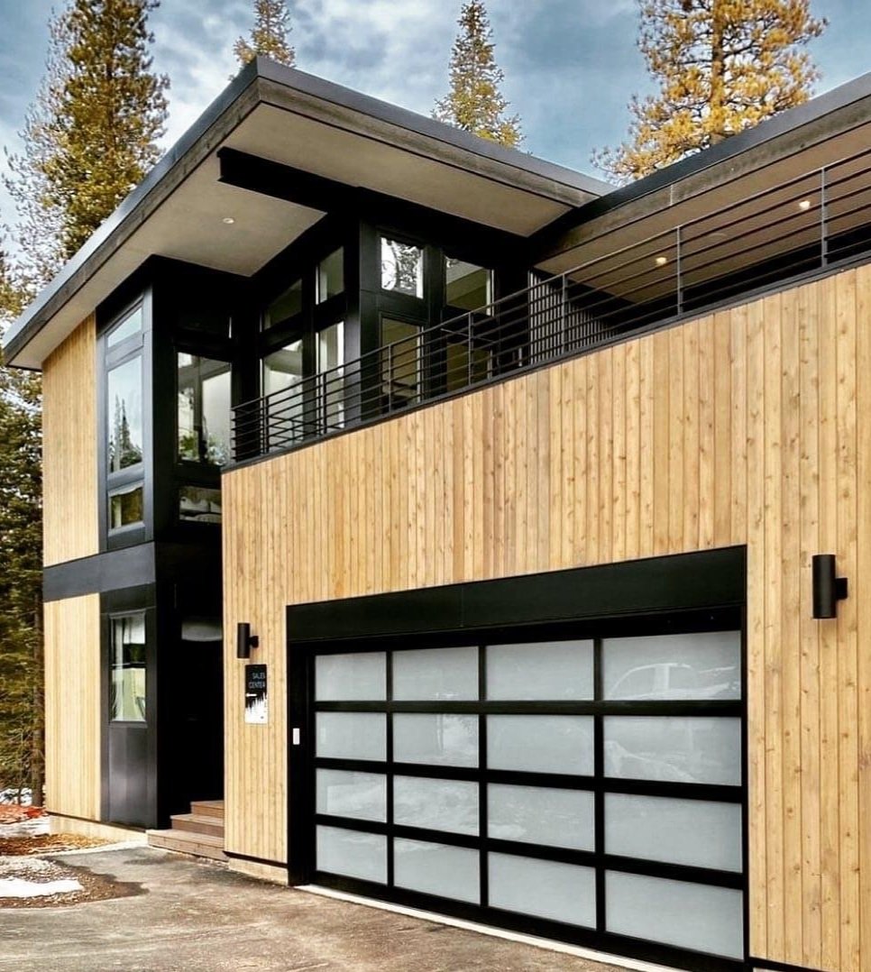 Full View Garage Door on Modern House