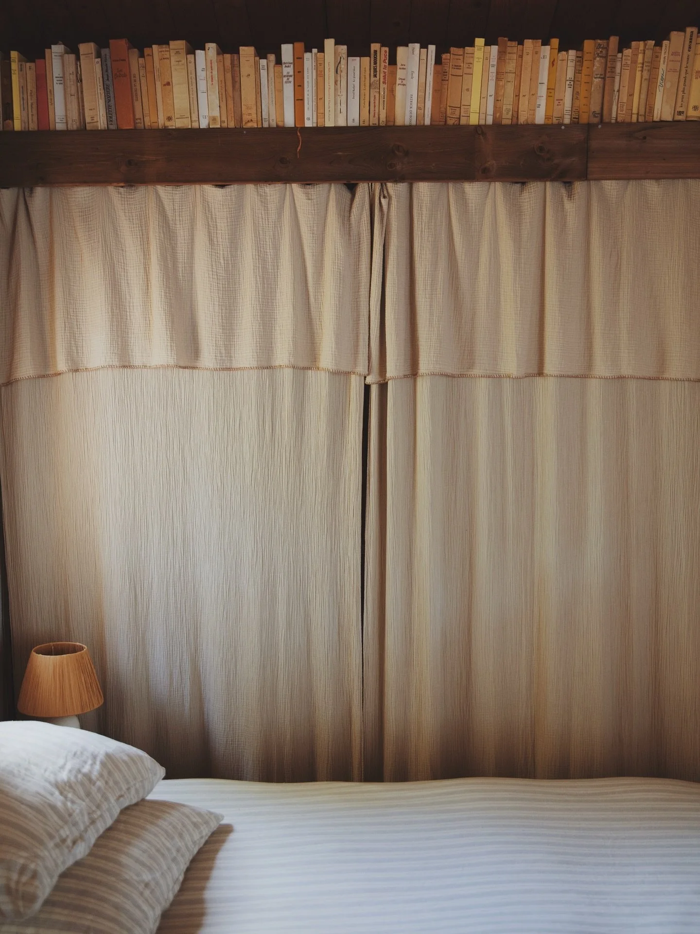 Villa Sedona is now ready 🤍
.
Apr&egrave;s 3 mois pass&eacute; ici &agrave; nous installer et tout peaufiner nous sommes heureux de recevoir nos premiers shootings / Tournages et privatisations&hellip; 
Le site est en ligne avec toutes les infos, n&