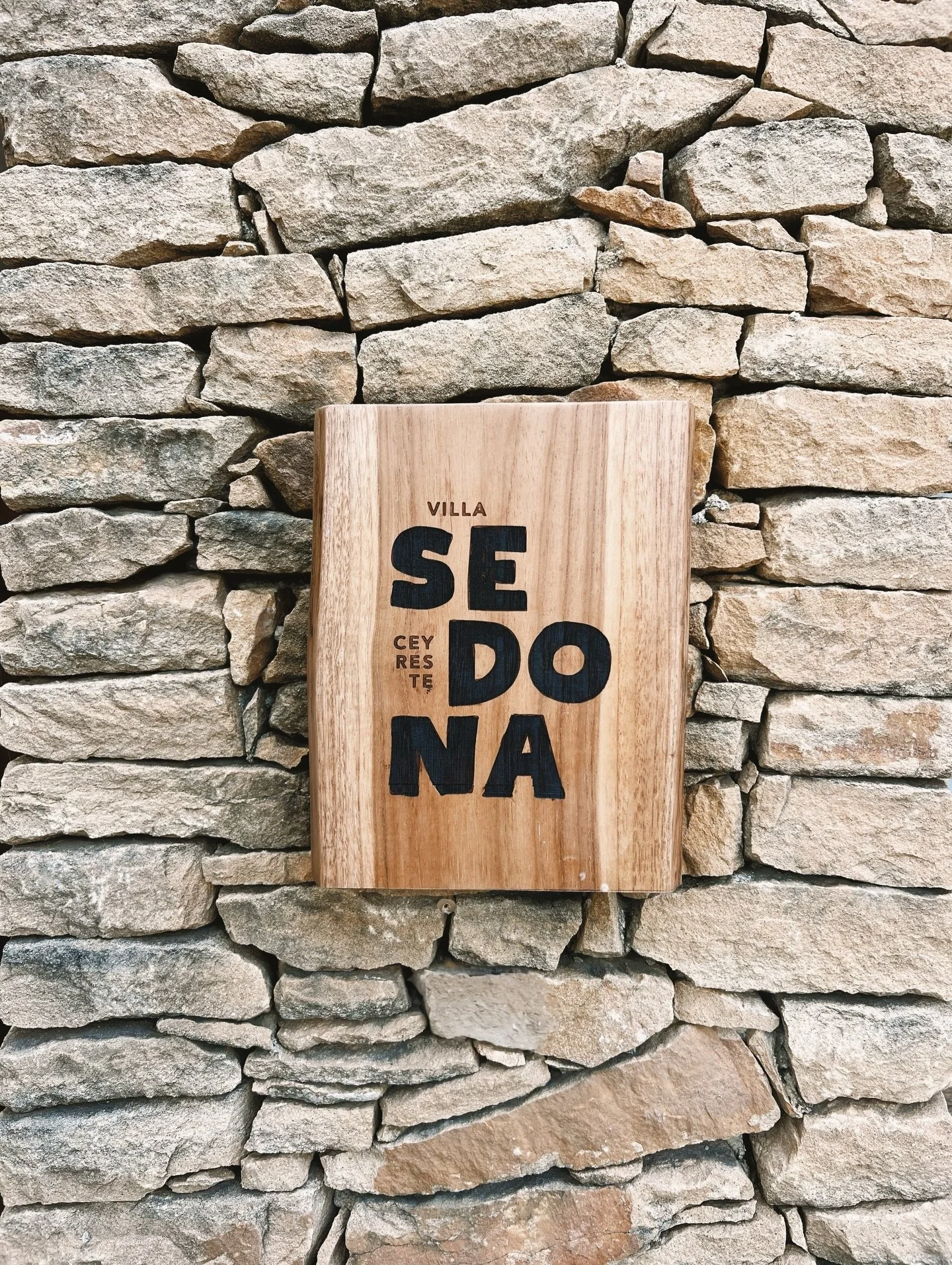 ☀️ LOCATION &Eacute;T&Eacute; 2026 ☀️

Suite &agrave; vos nombreuses demandes 🙌 La Villa Sedona sera dispo &agrave; la location cet &eacute;t&eacute; 🏡✨
4 chambres (3 doubles et une triple), 3 salles de bain, piscine.
Envie de soleil, de chill et d