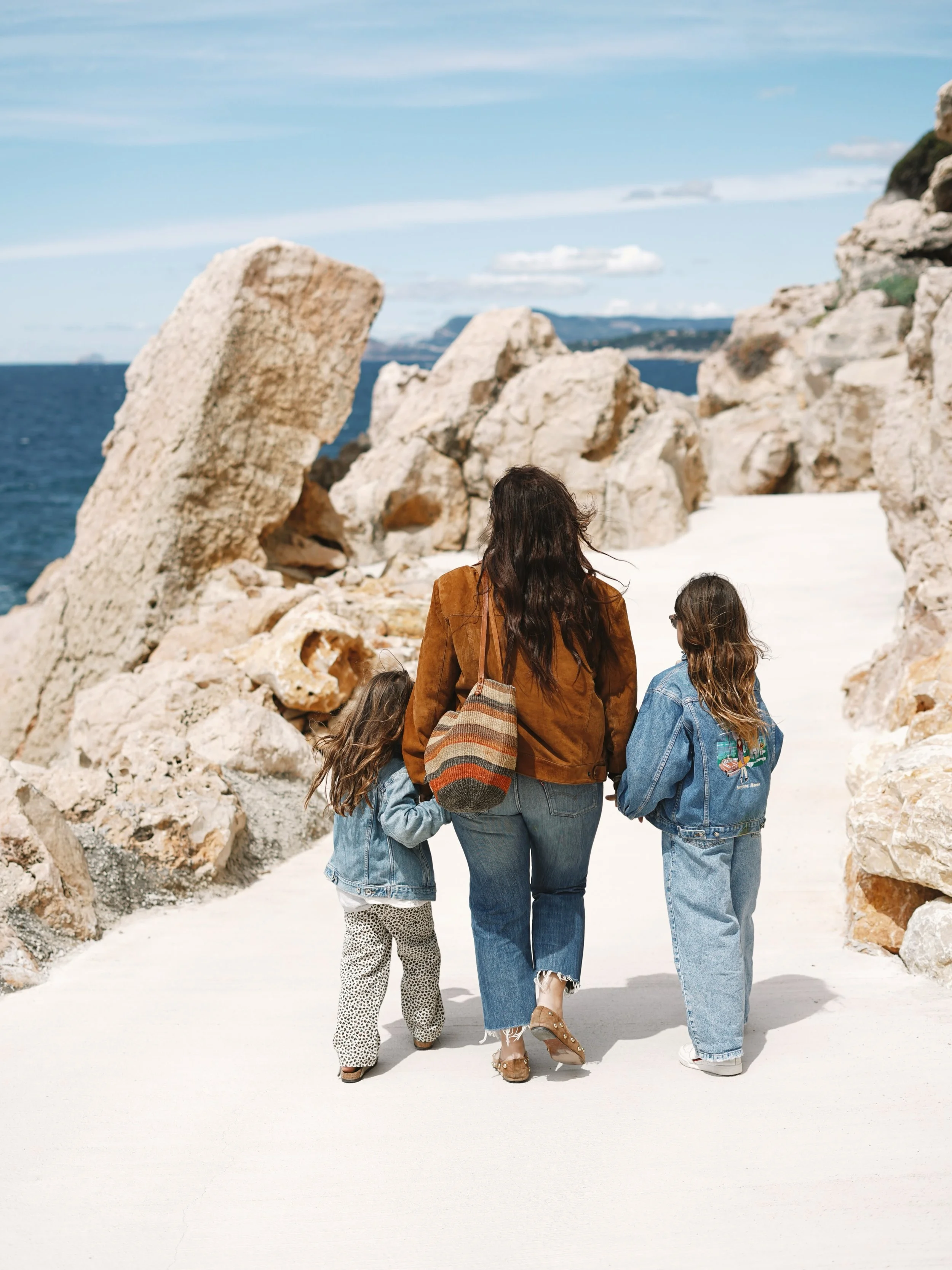 Une parenth&egrave;se hors du temps sur l&rsquo;&icirc;le de Bandor ✨
.
@zannieriledebendor 
Accessible uniquement en bateau, l&rsquo;Hotel est une v&eacute;ritable ode &agrave; la M&eacute;diterran&eacute;e sur l&rsquo;&icirc;le priv&eacute;e de la 