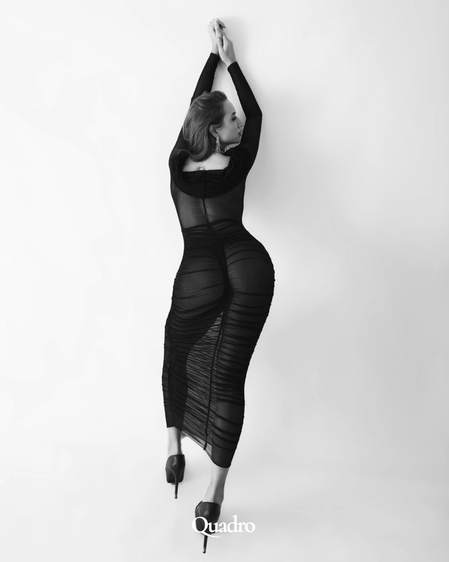 Where grace meets power ✨
A silhouette that defines the moment 🖤

True luxury needs no introduction 👑

Mua: @makeupbydrishika 

#classic #photo #phoyography #click #blackandwhite 

{ photographer reels, professional photographer, visual storytellin