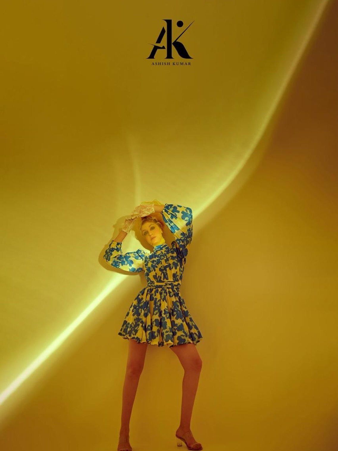 When light becomes the mood and fashion becomes the statement.✨

Save this for inspiration ✨
Comment &ldquo;GOLD&rdquo; if this shot stopped your scroll 💛

Brand Editorial For @ashishkumar_08 
Creative Direction &amp; Styling @poojabhardwaj009 
Assi