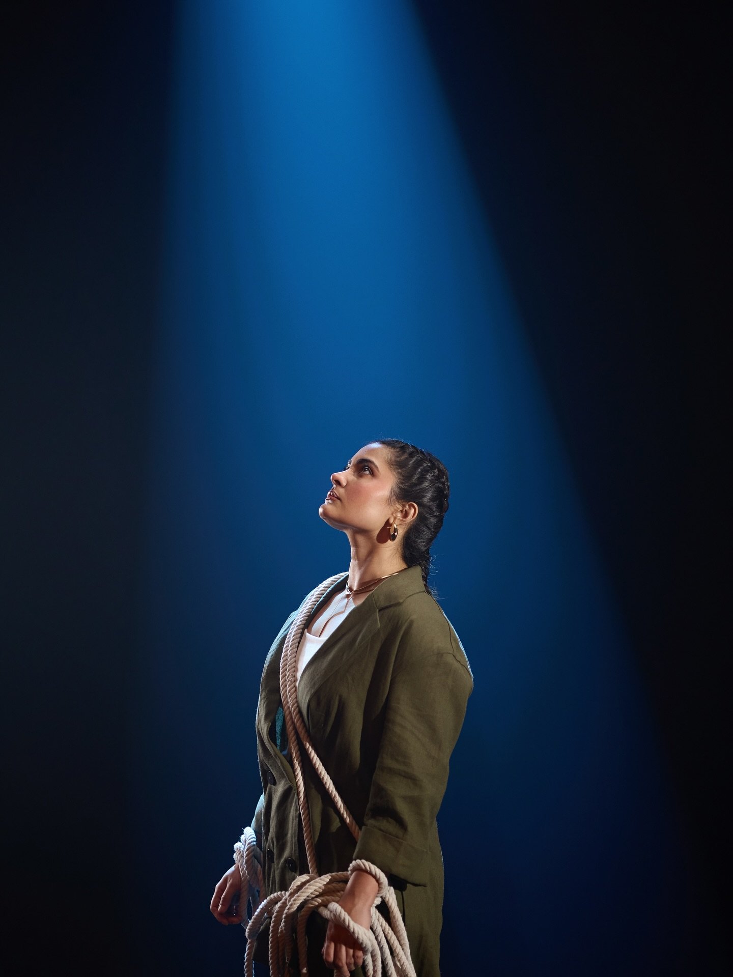 She didn&rsquo;t wait for the light.
She stepped into it. ✨

DM now to shoot your own cinematic story. 🎬

@indiearecords 
@rtist91_
@beingdevm
@sunnyrajjj 
@aarushiny.8 
@teamnoorchahal_ @noorchahal_ 

#shoot #photos #photoshoot #click viralpost 

{