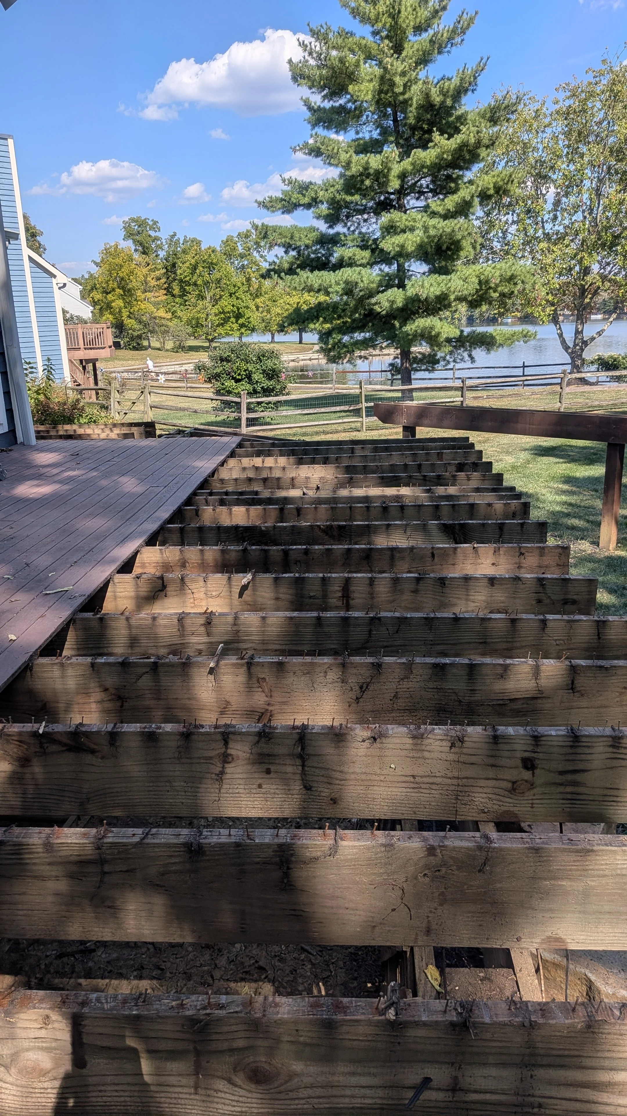 Maineville-OH-deck-old-joist.jpg