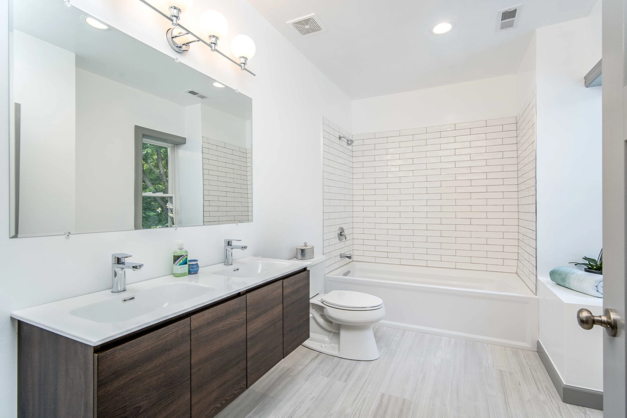 Cincinnati-home-restoration-interior-complete-full-bathroom.jpg