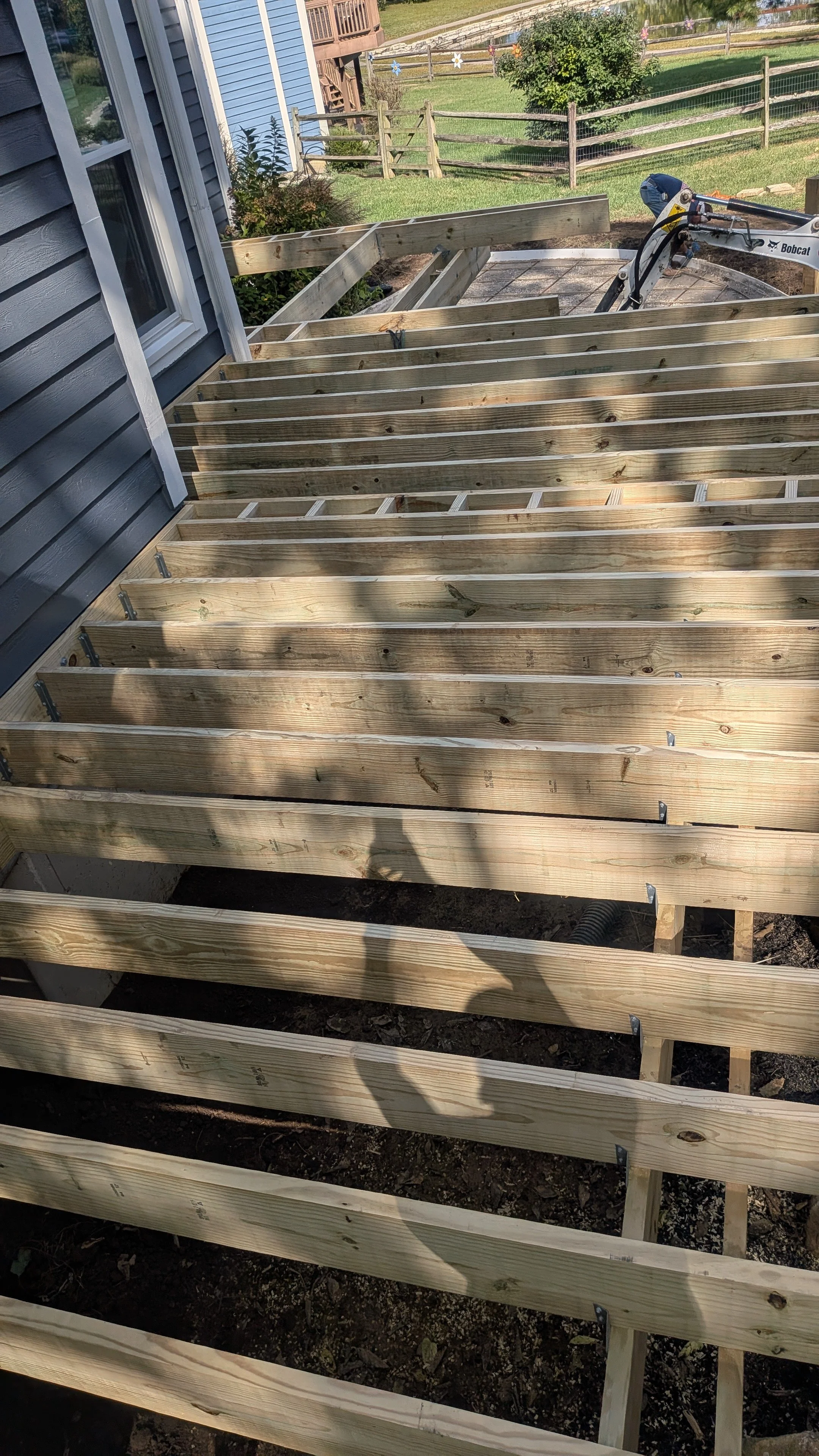Maineville-OH-deck-finish-framing-joists.jpg