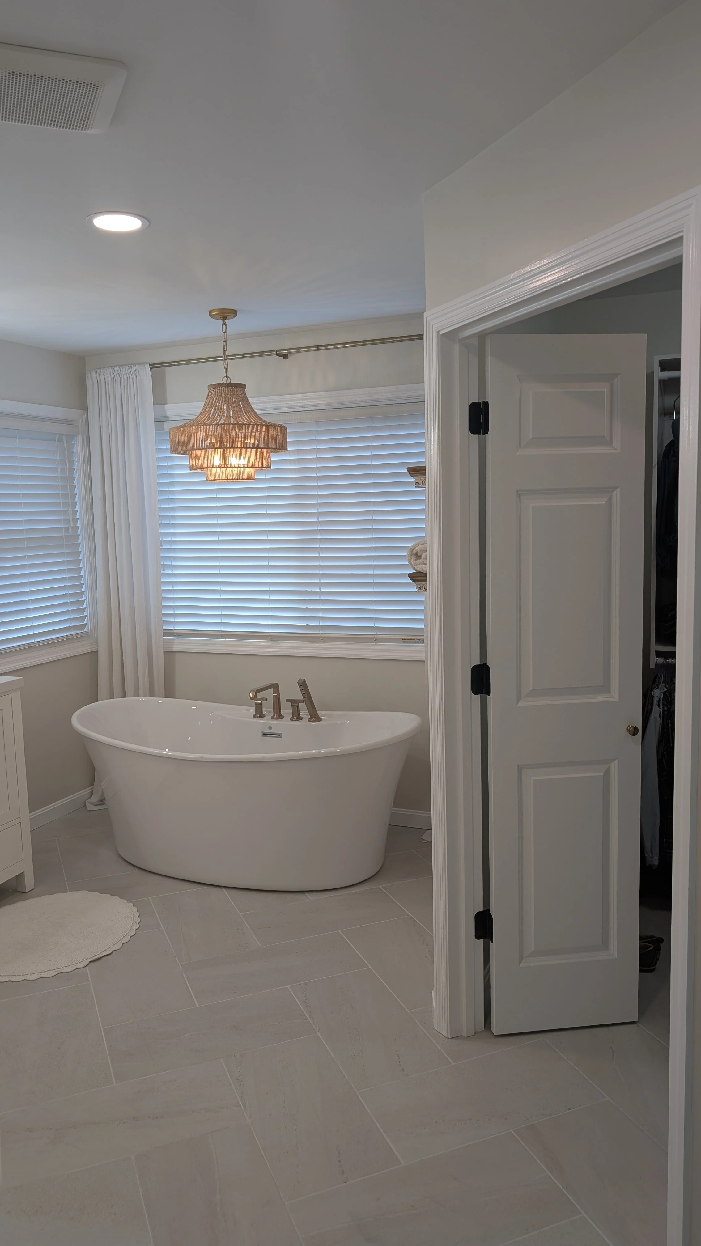 Maineville-OH-master-bathroom-soaking-tub.jpg