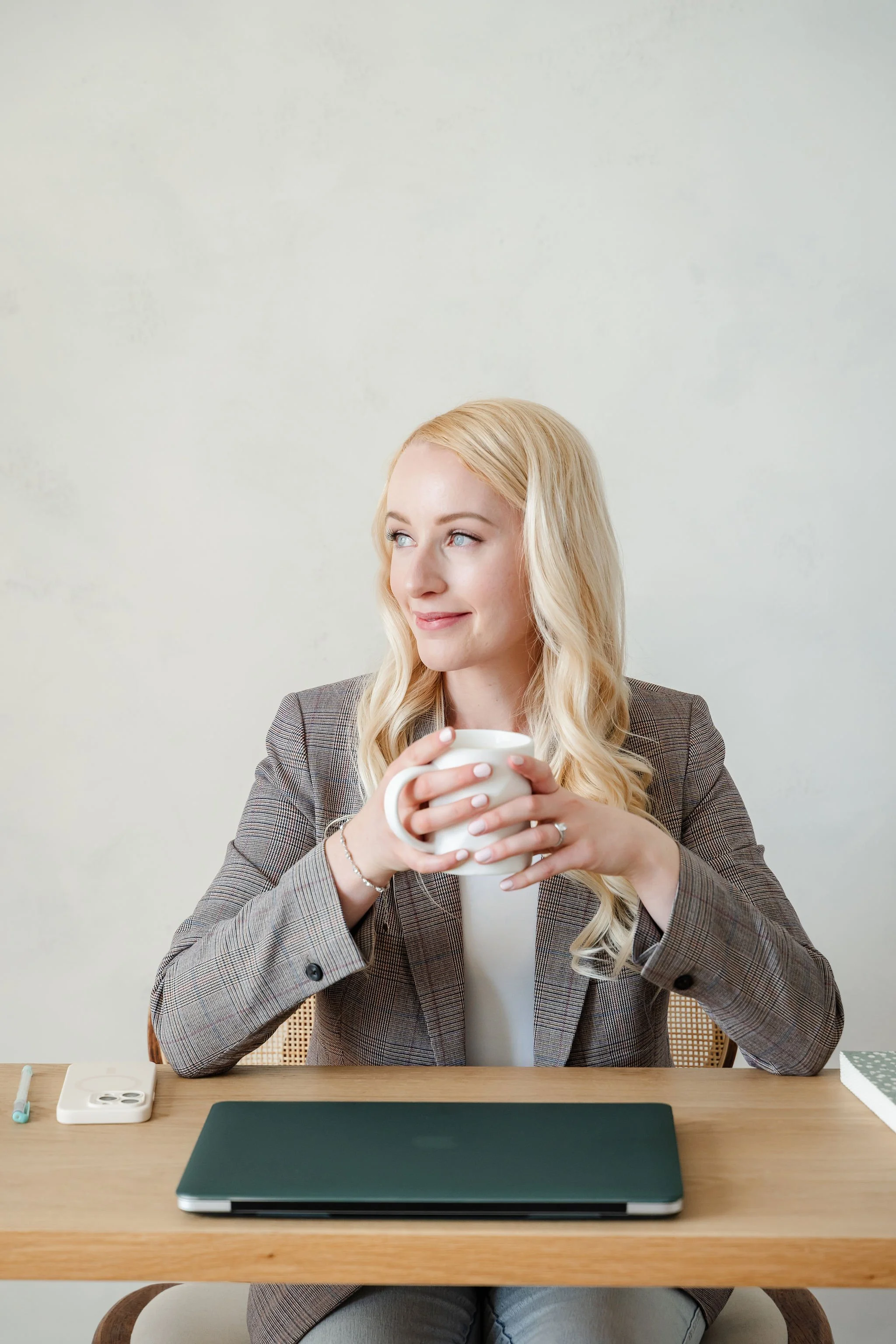 about-endeavor-design-studio-squarespace-web-desginer-calgary-about-squarespace-designer-calgary-about-squarespace-designer-small-businesses-canada-endeavor-design-studio-about-squarespace-designer-female-entrepreneurs-canada
