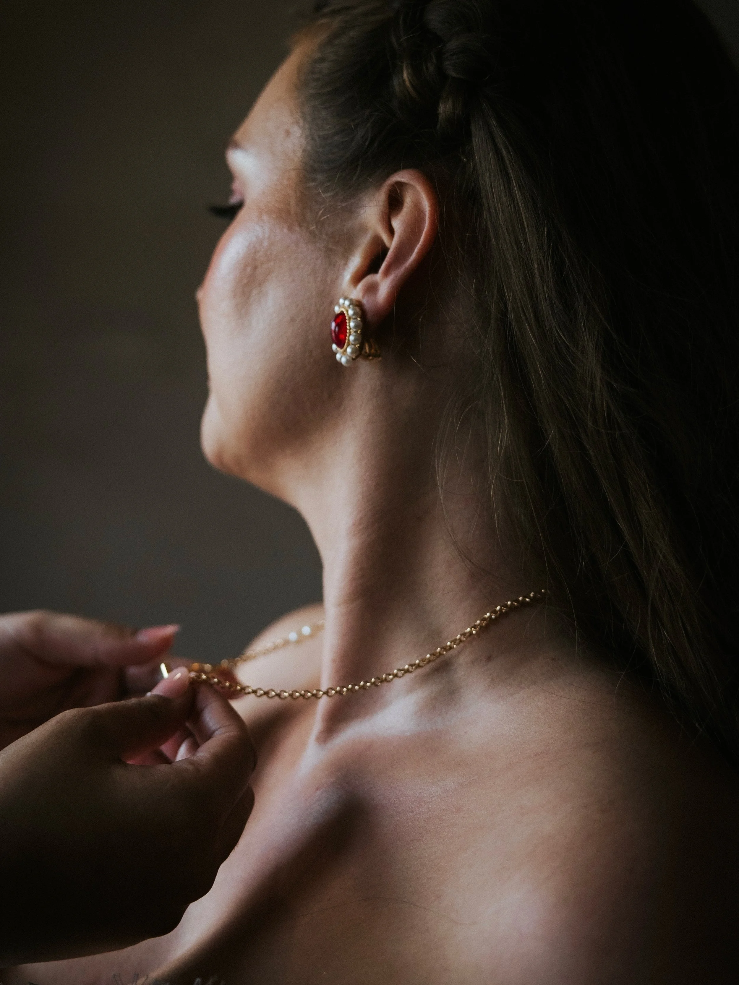 Some getting ready &amp; bridal portraits for my girl Rainbow on her wedding day at @thevillaantonia. A mix of editorial and documentary photos, my favorite. &hearts;️

[Vendors] 
Venue: @villa_antonia 
Photographer: @jordanstratton
Planner: @sqg_eve