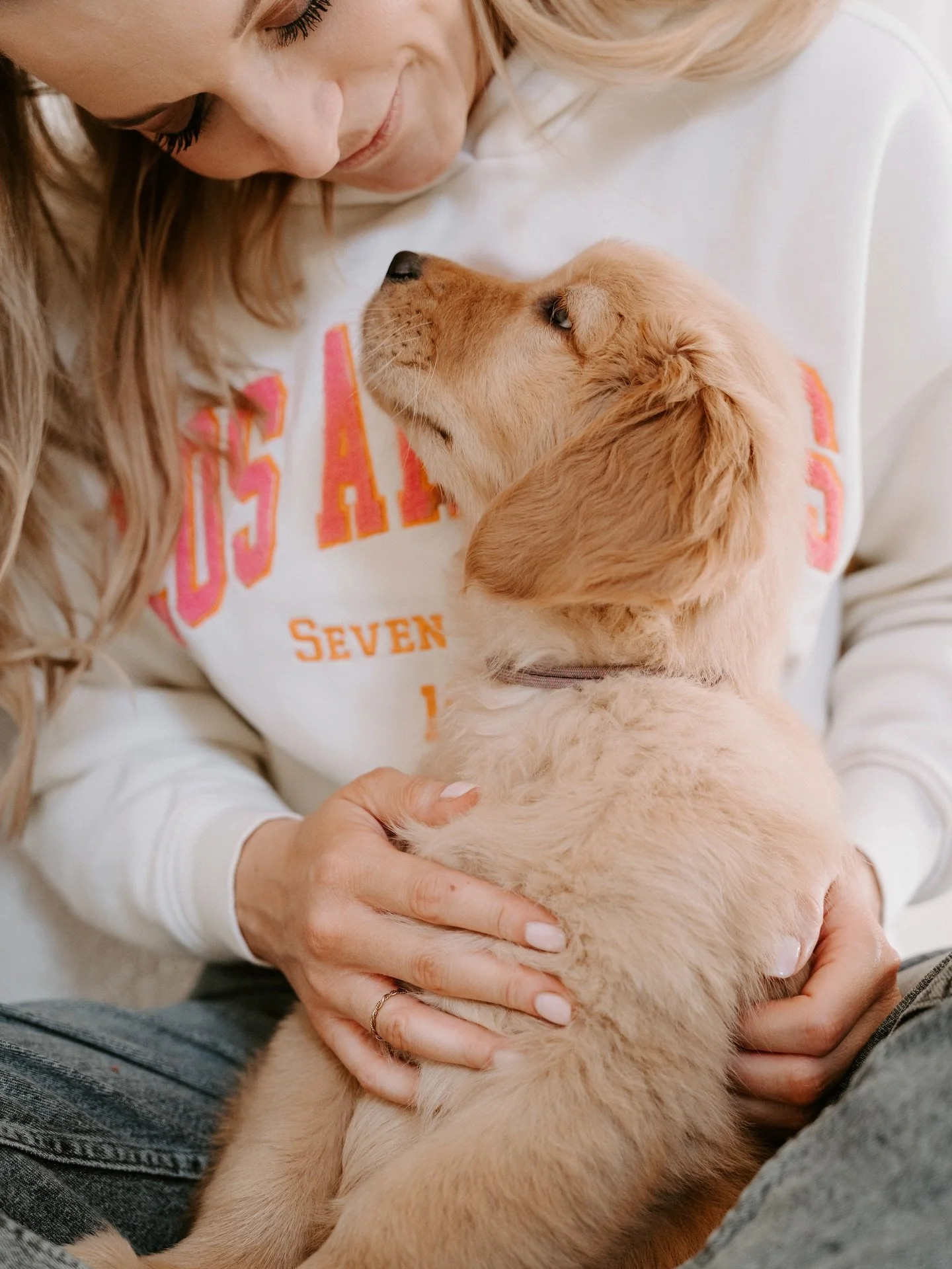 Maya ist gro&szlig;e Schwester geworden. 😍 Abby war zum Zeitpunkt des Shootings gerade mal 9 Wochen alt, wusste aber schon ganz genau wie sie alle auf Trab halten kann 😂 
.
Welpenfotografie K&ouml;ln
Hundefotografie K&ouml;ln
Bohoandclassy Fotograf