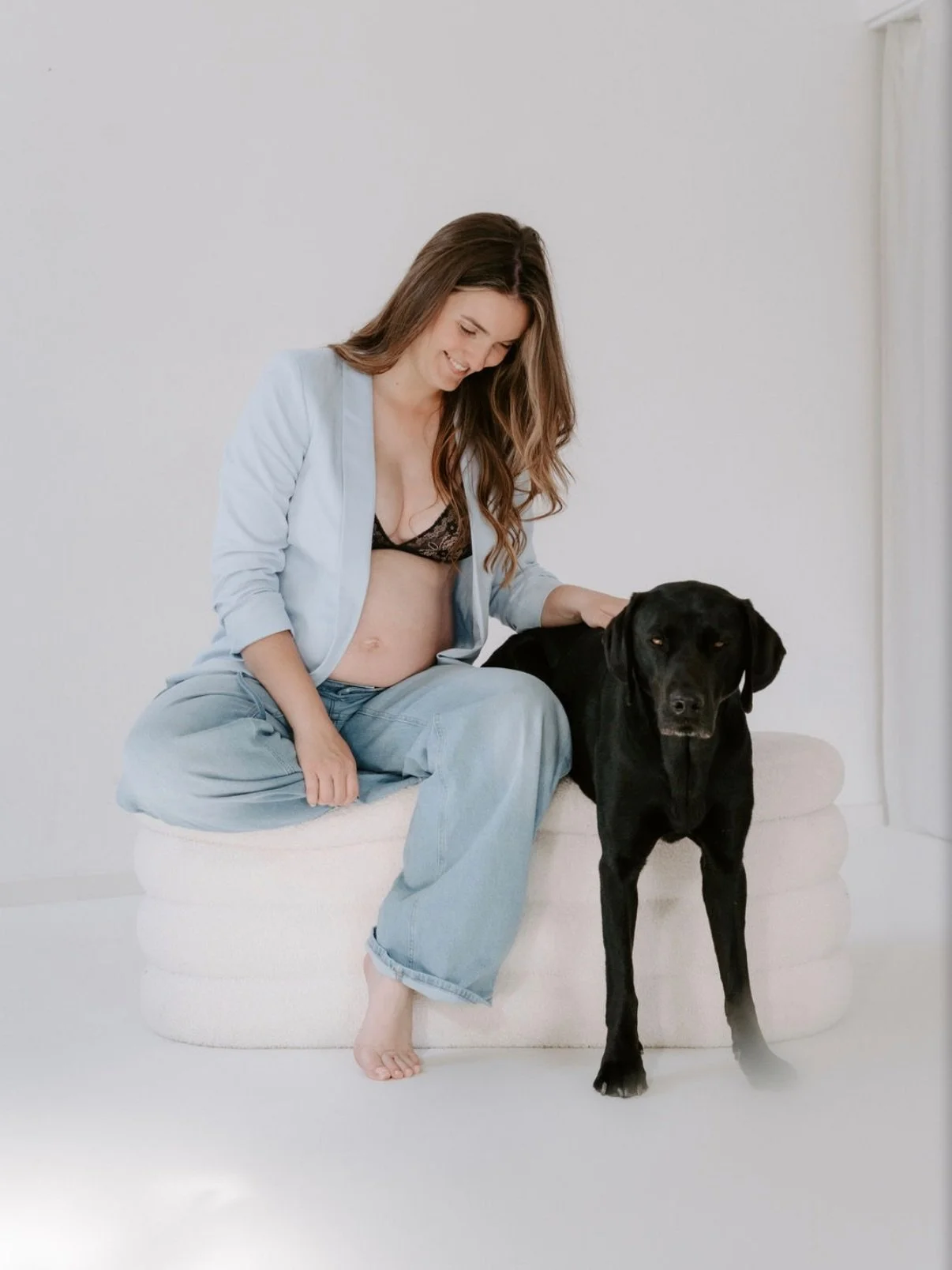 Babybauchshooting mit Hund geht in eine weitere Runde! Liebs! 
HUNDEFOTOGRAFIE K&Ouml;LN
BABYBAUCHSHOOTING MIT HUND