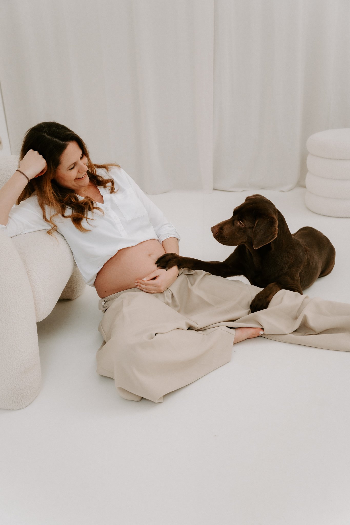 Babybauchshooting mit Hund Köln (11 von 35).jpg