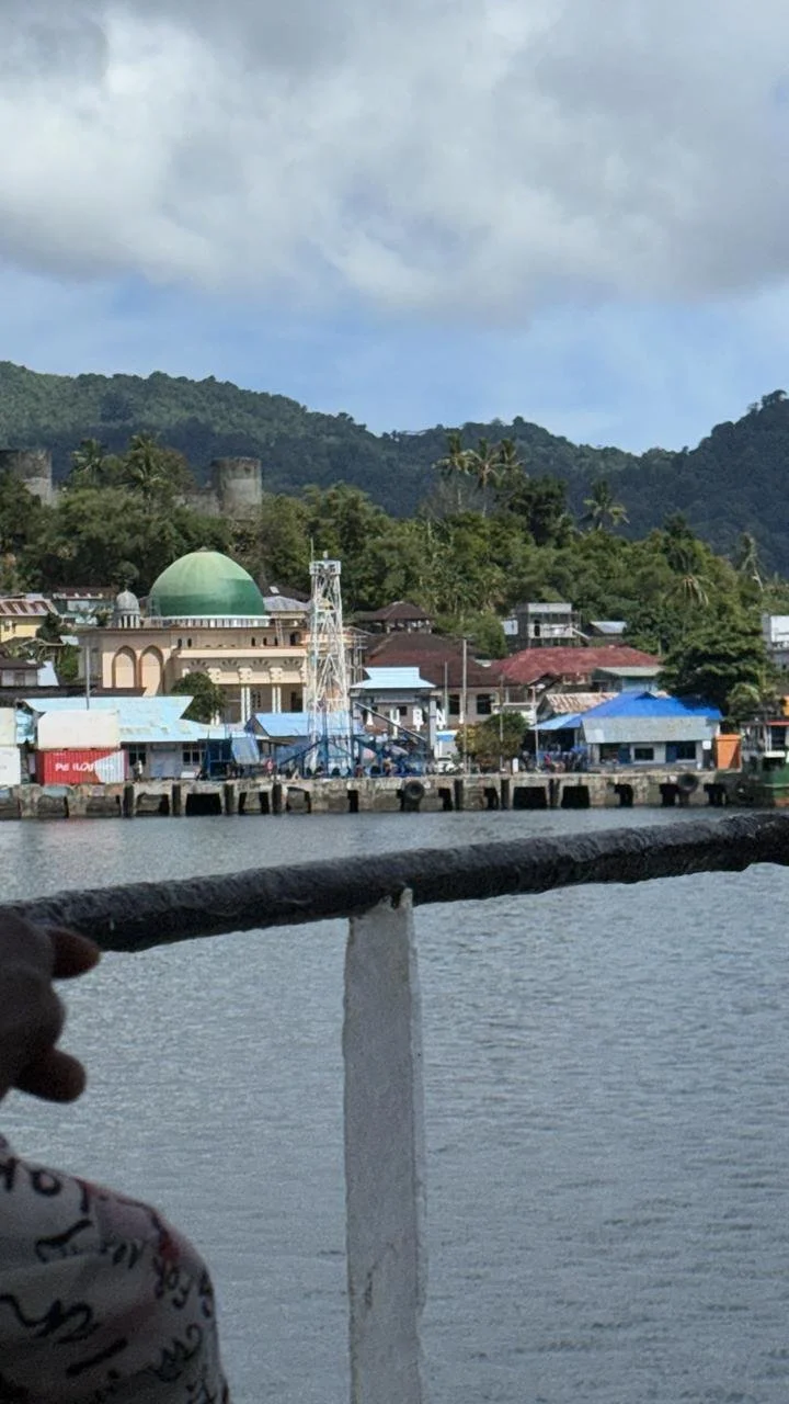 Mollucas port, sourcing area for nutmeg