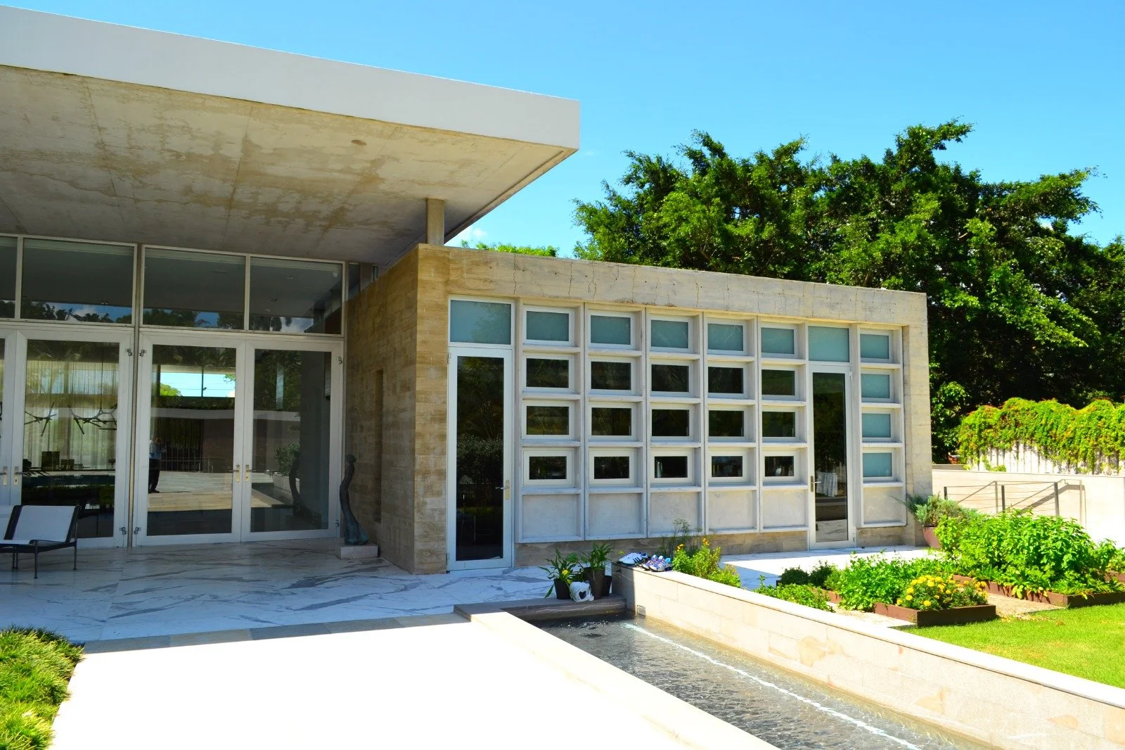 UNANUE HOUSE