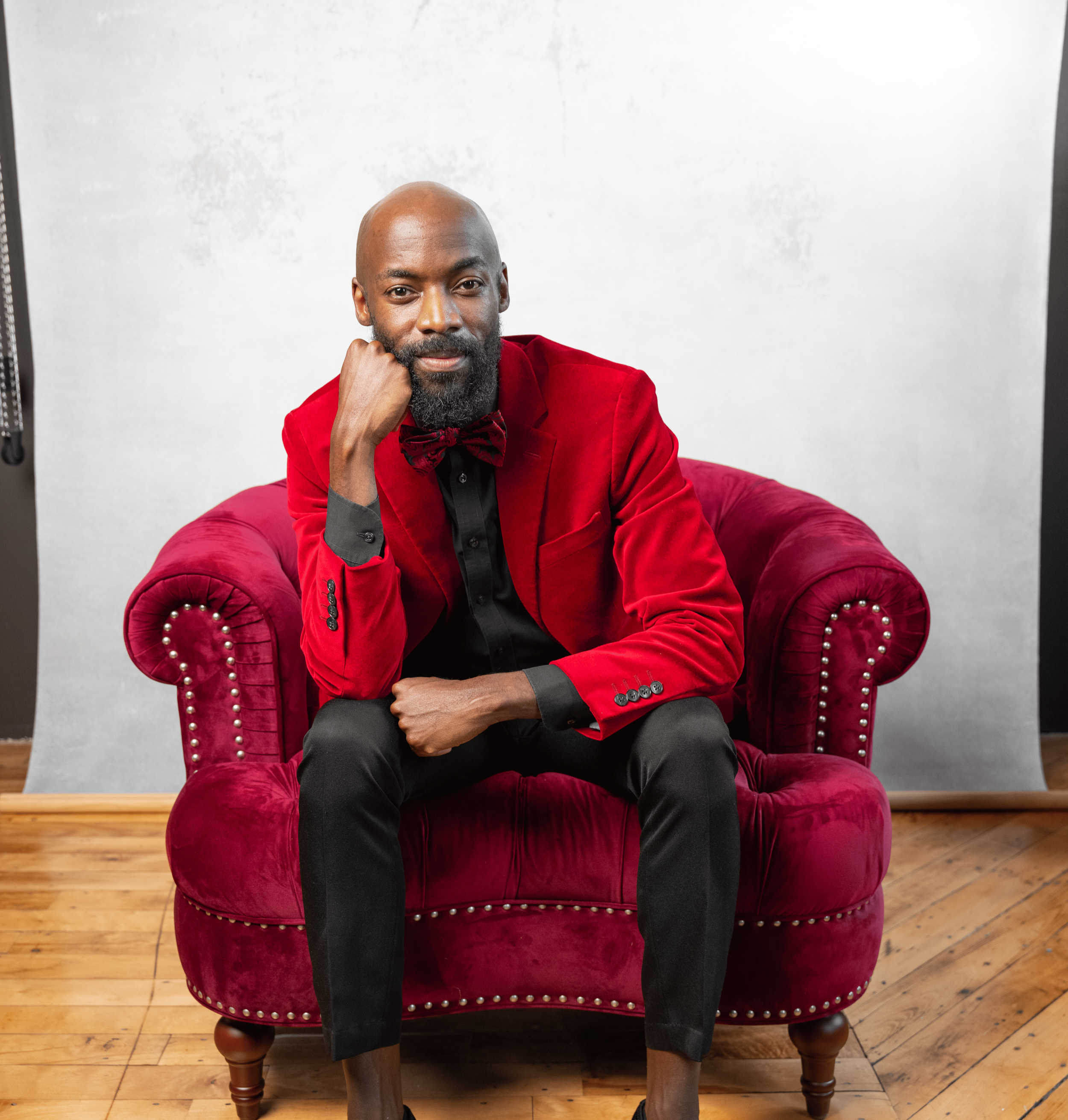 I'm Wallace Thomas, a tenor in Ball in the House.
I was born and raised in Jacksonville, Florida, where I was nurtured in a musical family. My parents recognized my talent from an early age and encouraged me to embark on a journey of musical discover