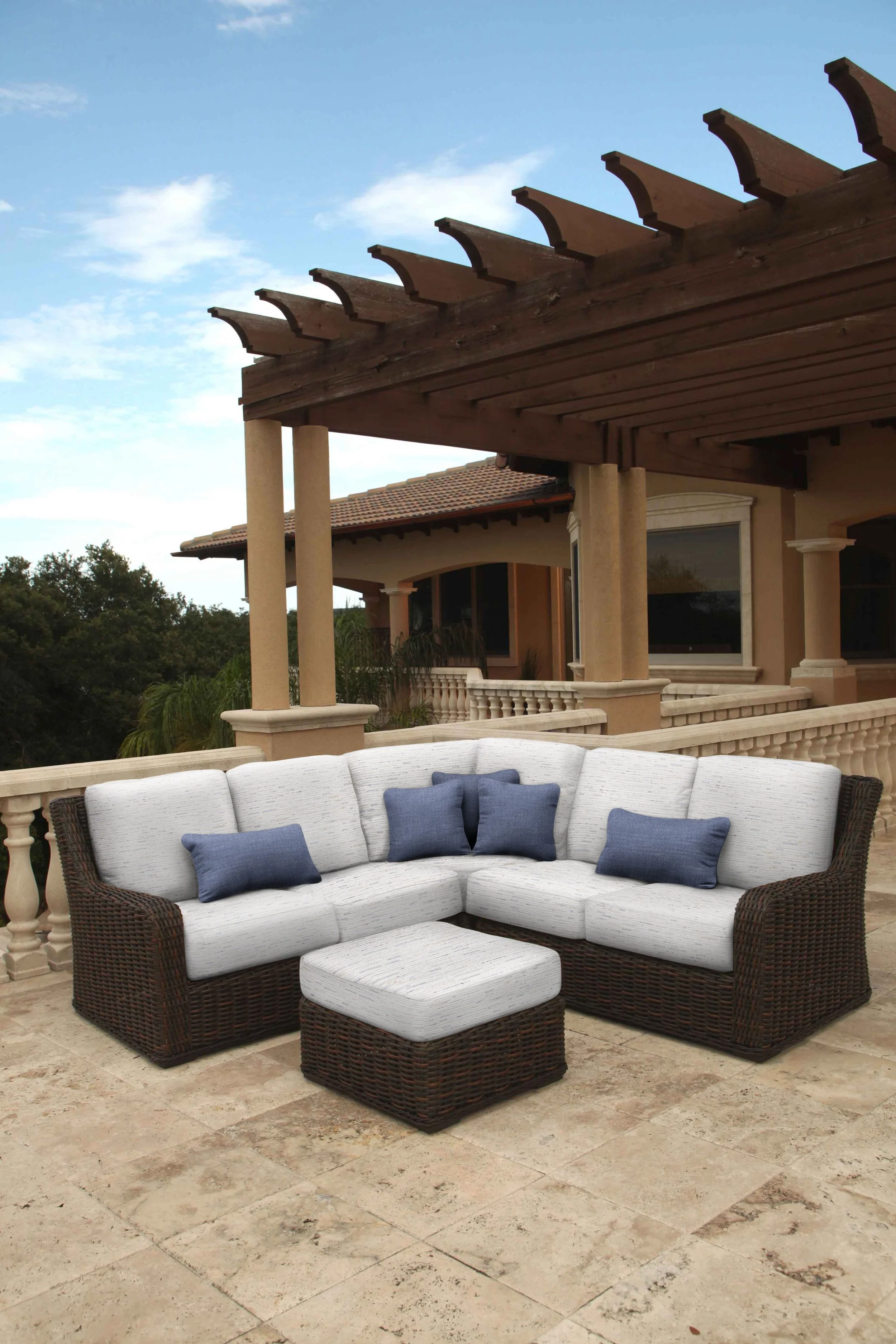 Laurent Sectional Chestnut.png