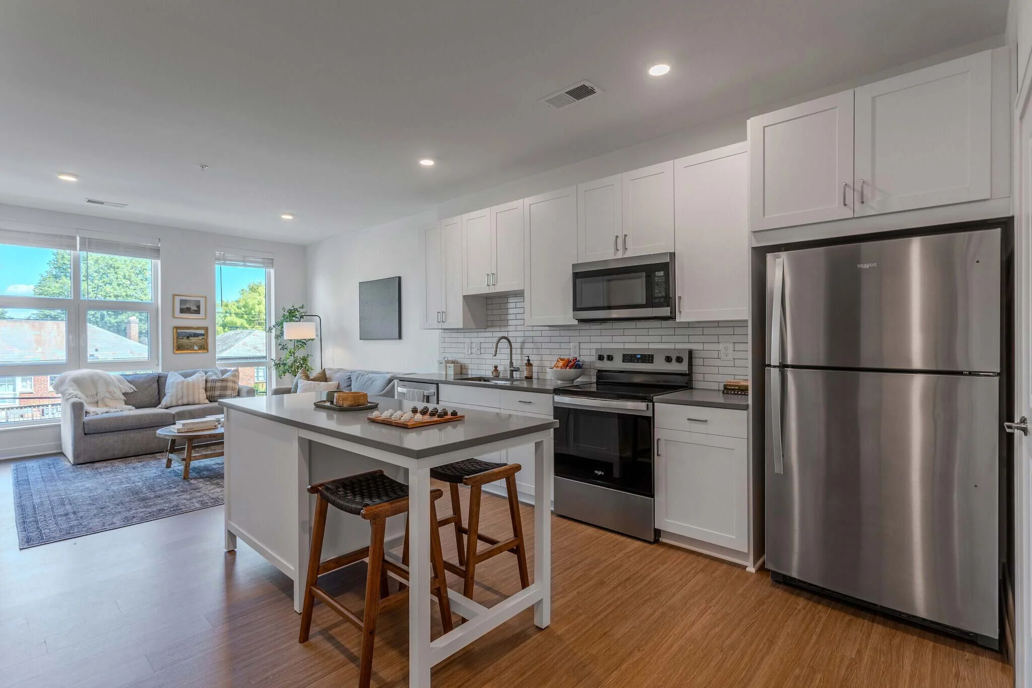 Fifth x Northwest Apartments | Apartments in Columbus, OH | Kitchen and Living Room