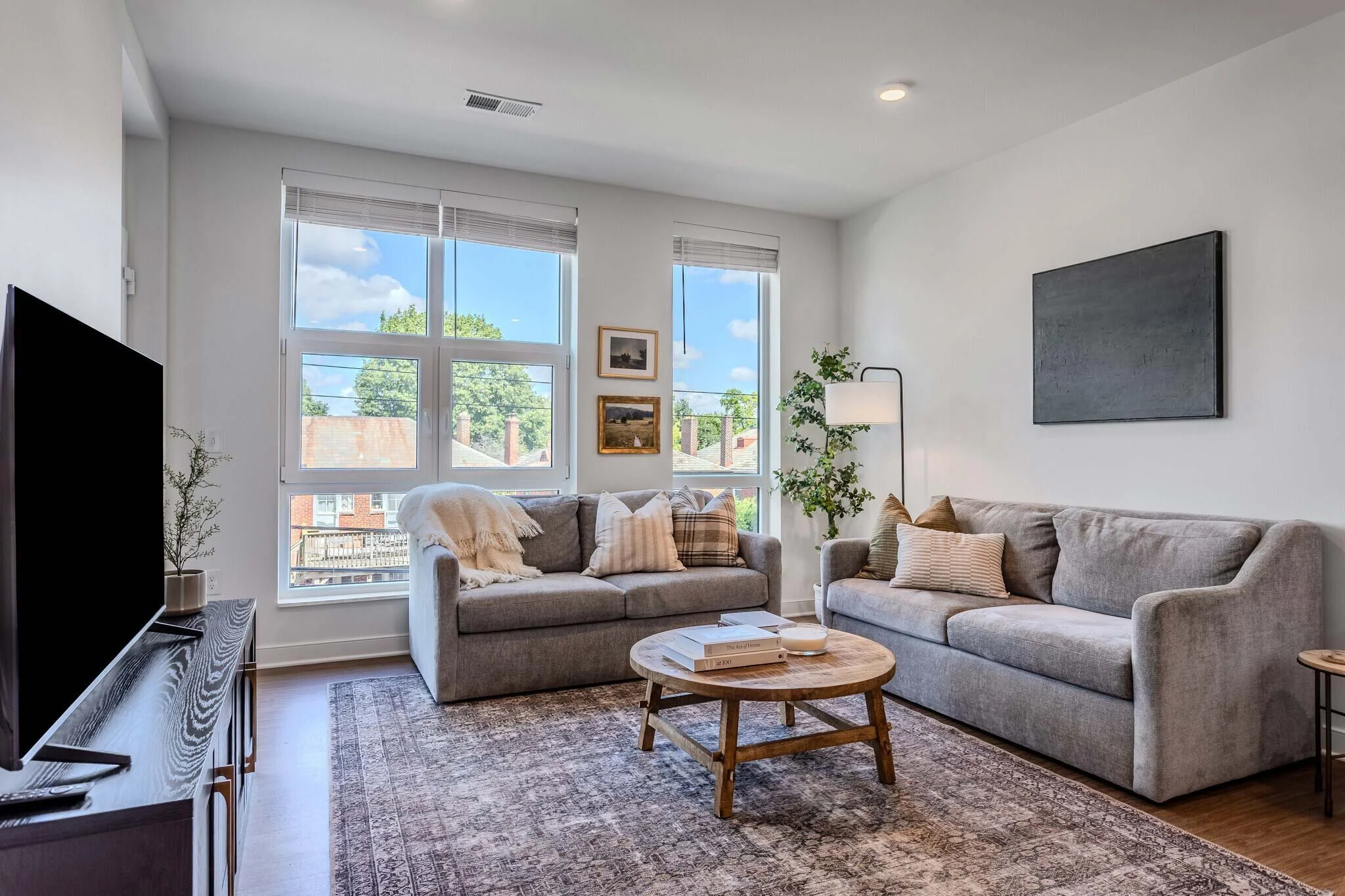 Fifth x Northwest Apartments | Apartments in Columbus, OH | Living Room